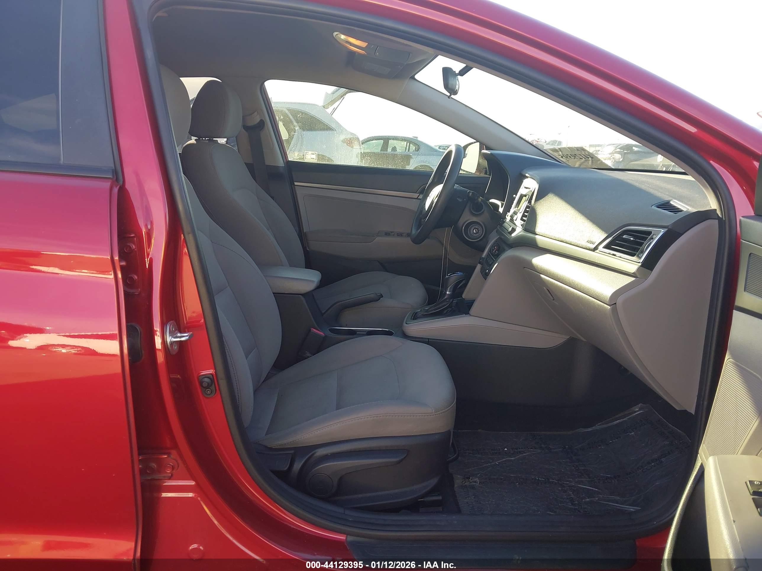 HYUNDAI ELANTRA image 5