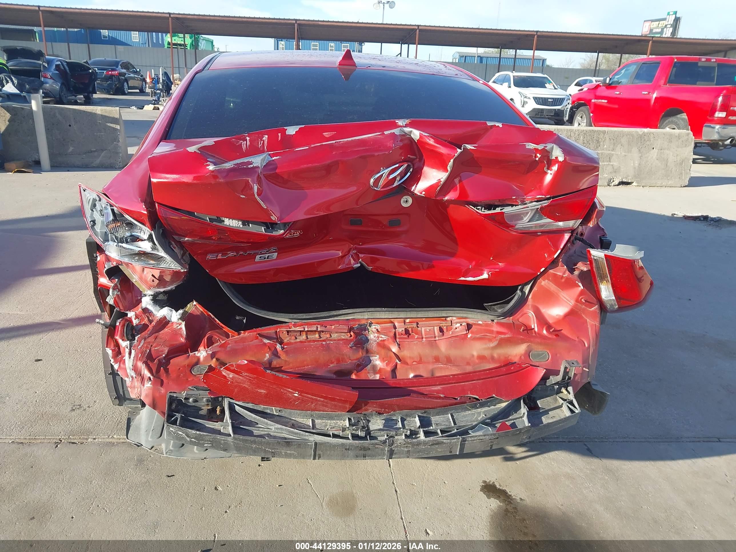 HYUNDAI ELANTRA image 6
