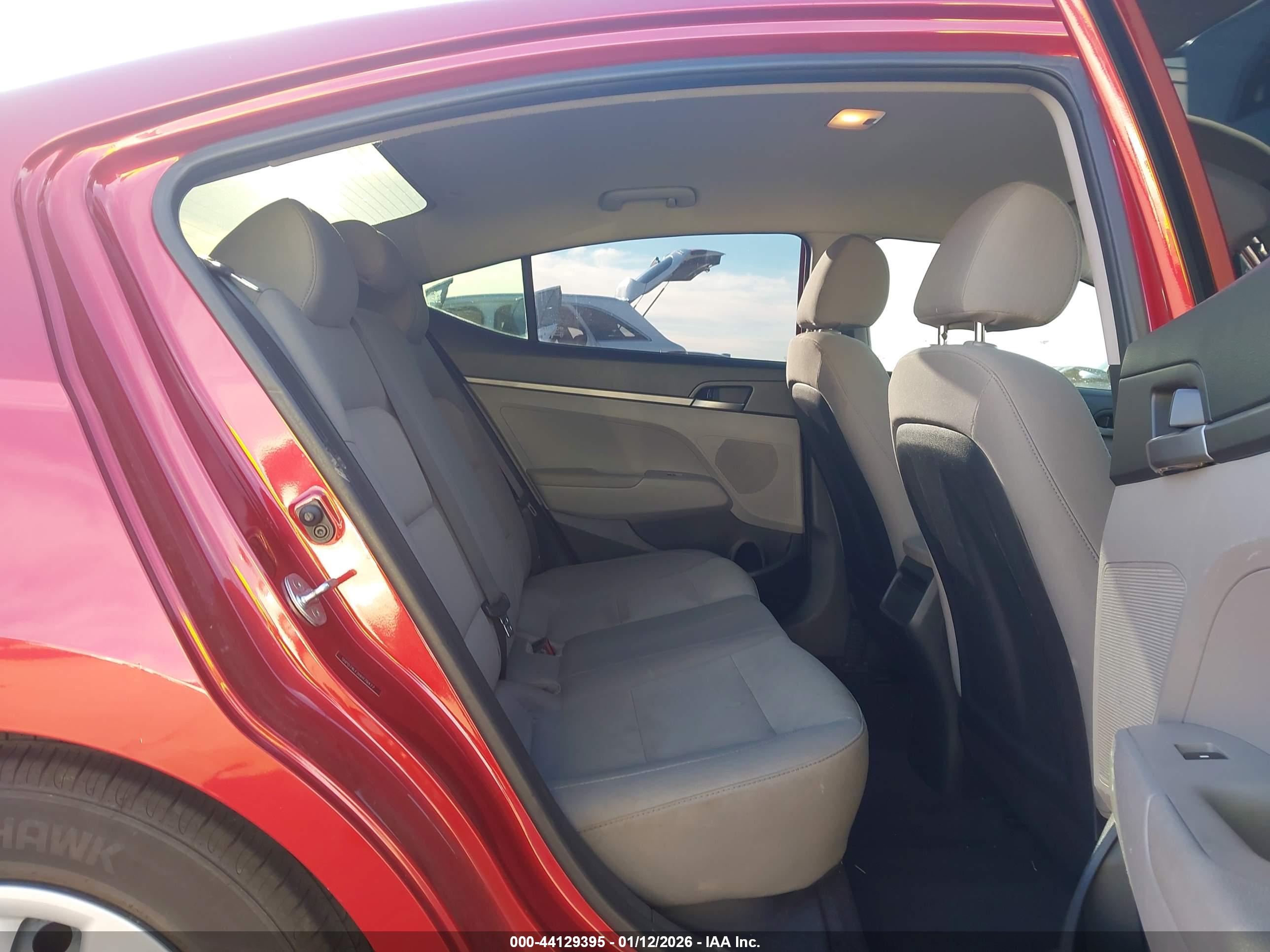 HYUNDAI ELANTRA image 8