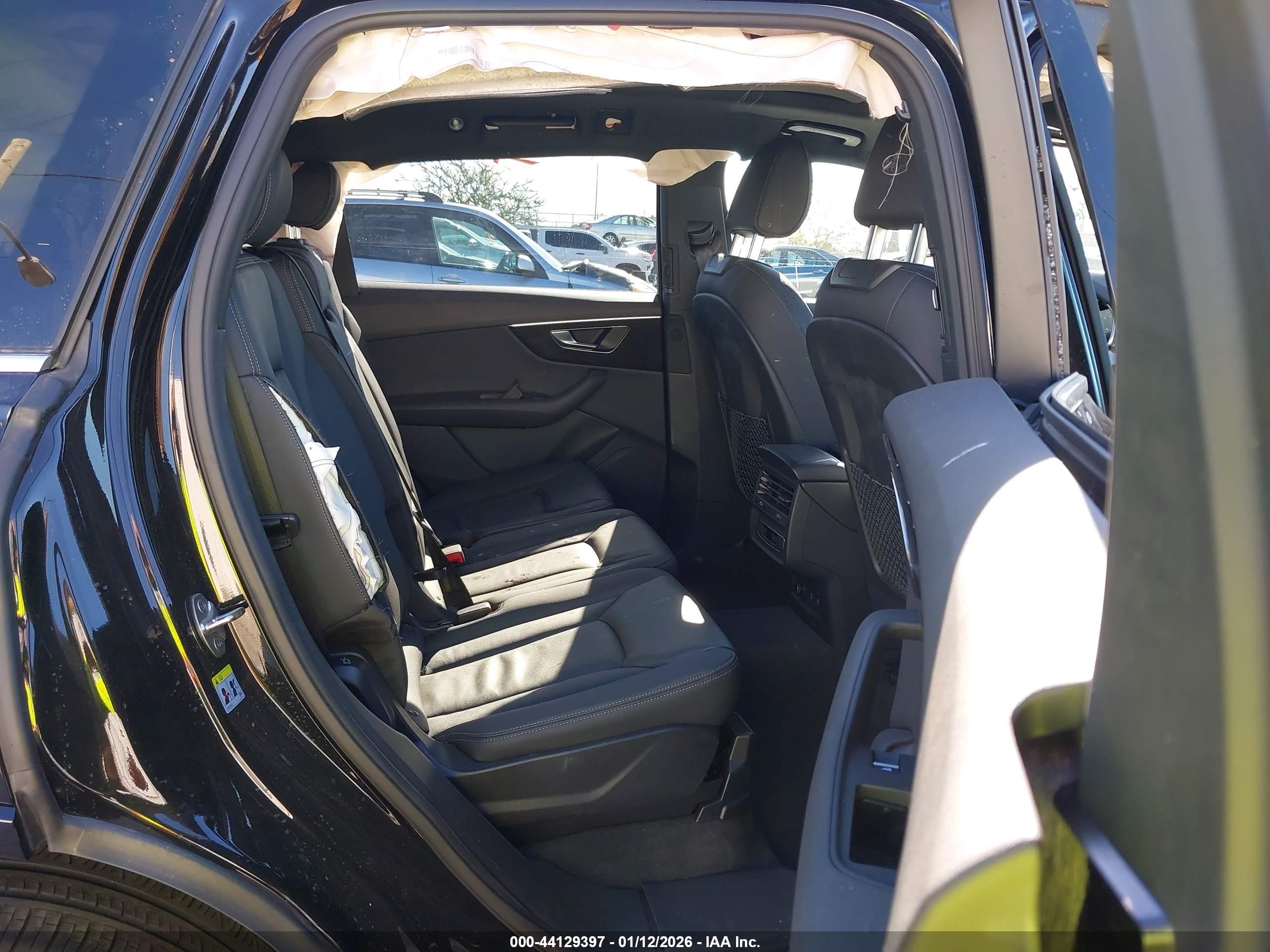 AUDI Q7 image 8