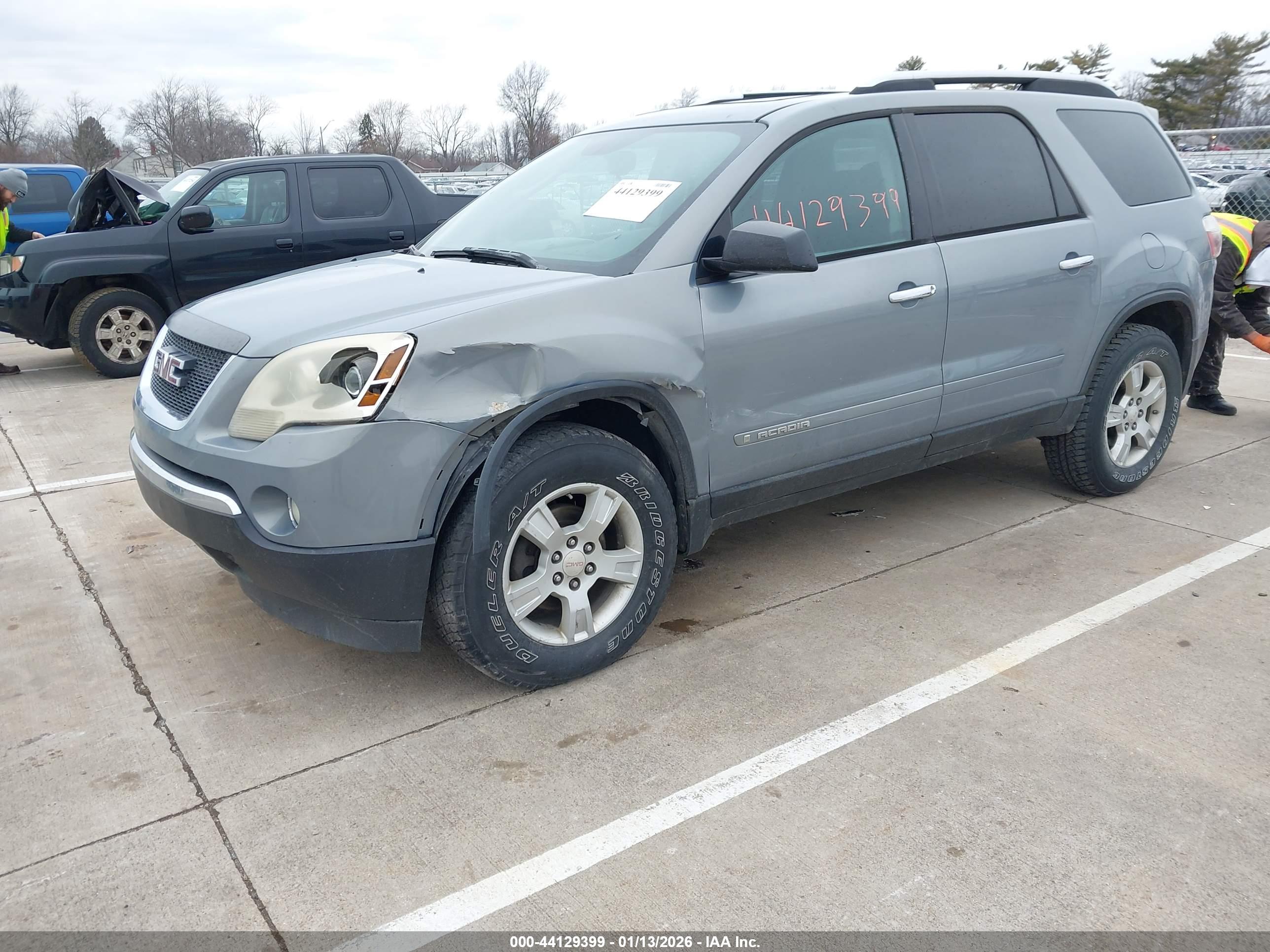 GMC ACADIA image 2