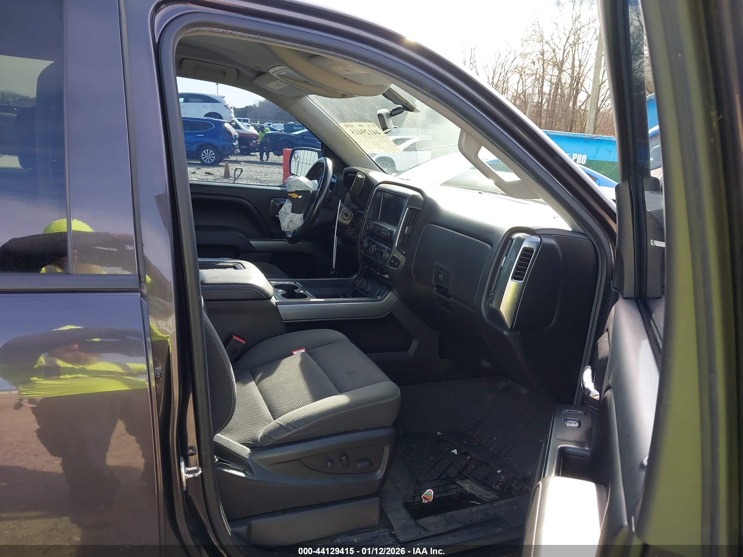 CHEVROLET SILVERADO image 5