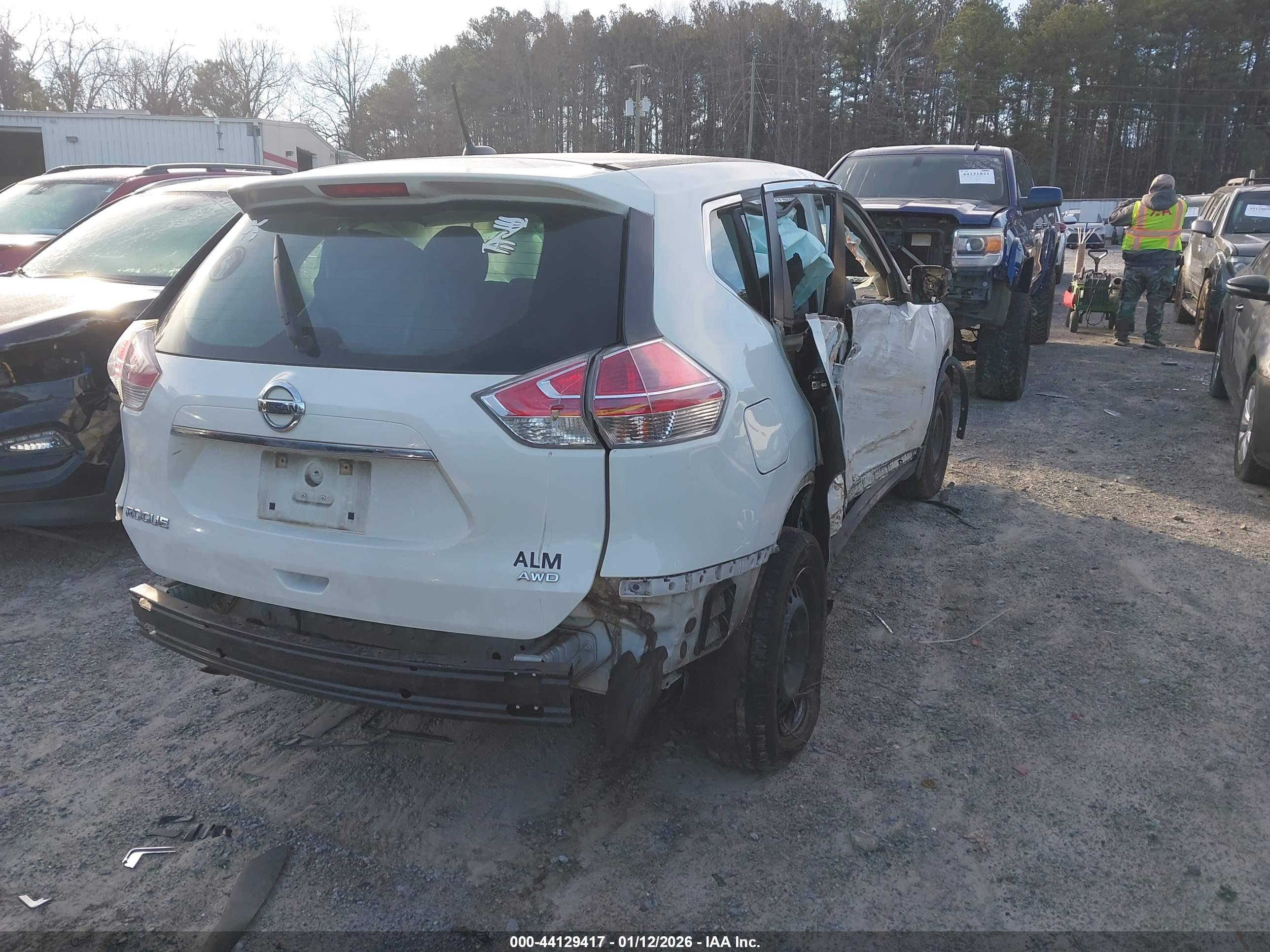 NISSAN ROGUE image 4