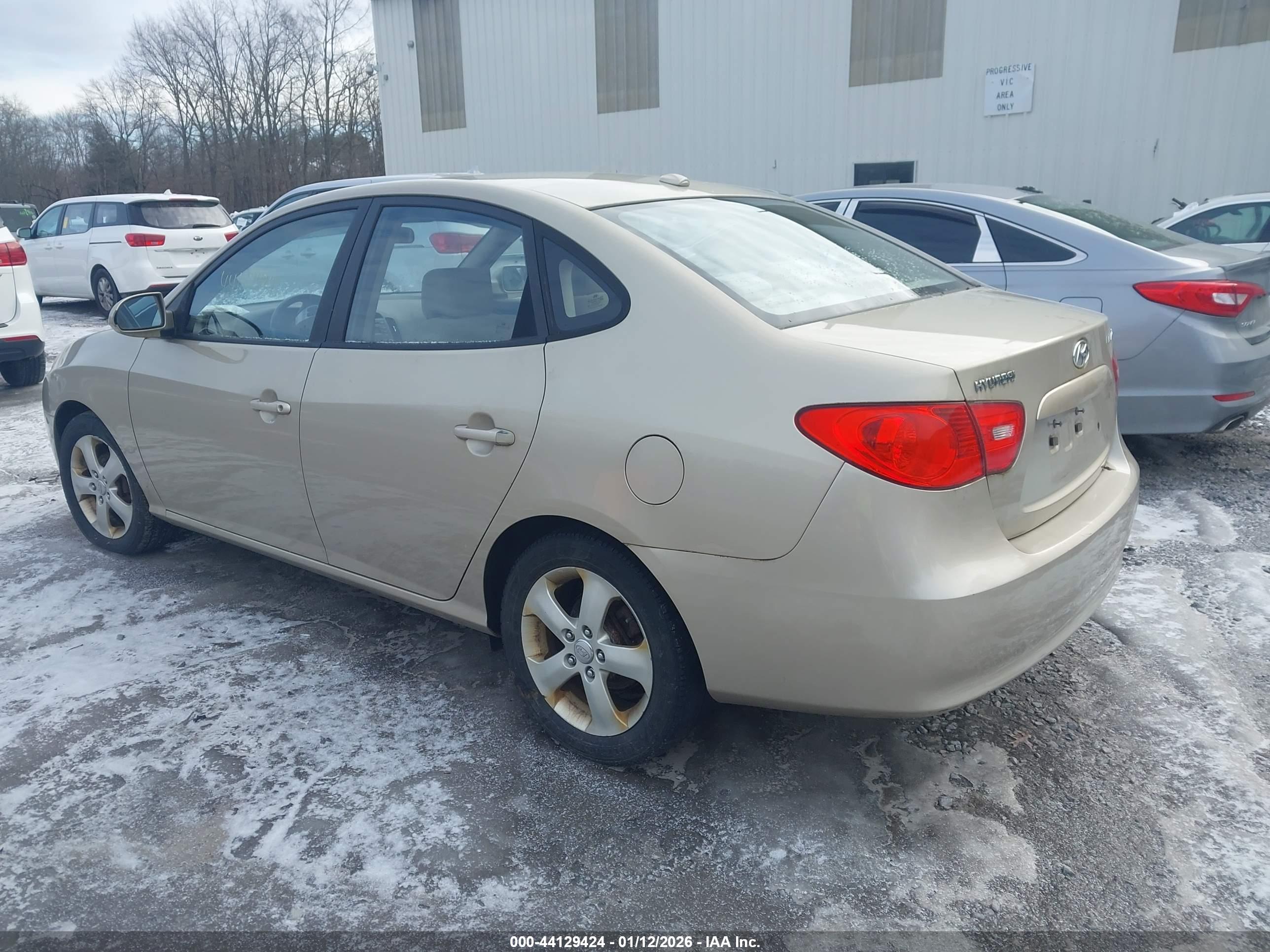 HYUNDAI ELANTRA image 3