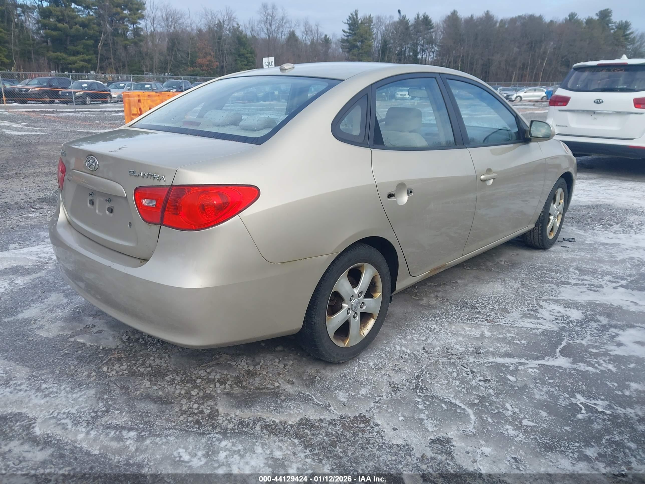 HYUNDAI ELANTRA image 4