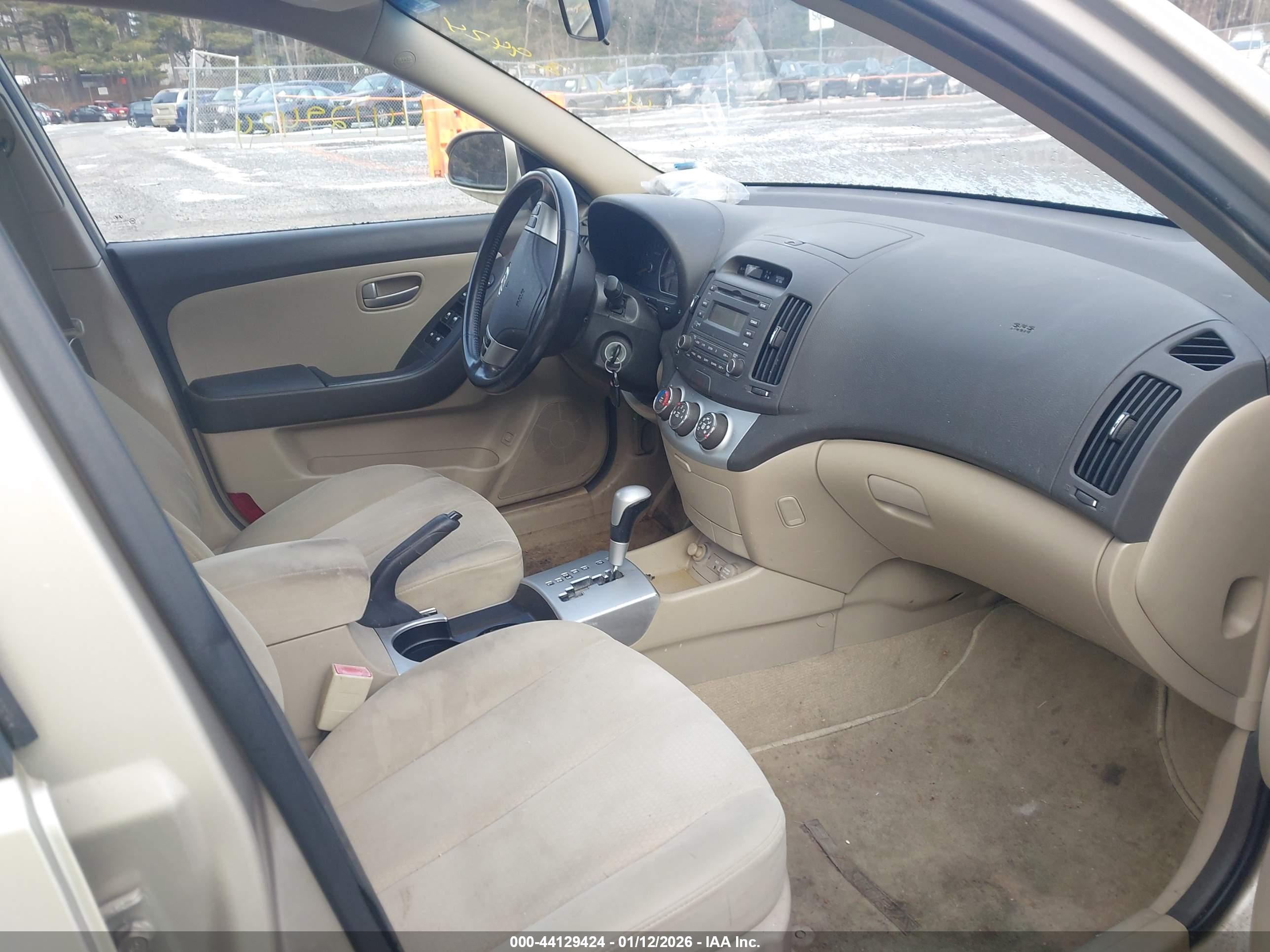 HYUNDAI ELANTRA image 5