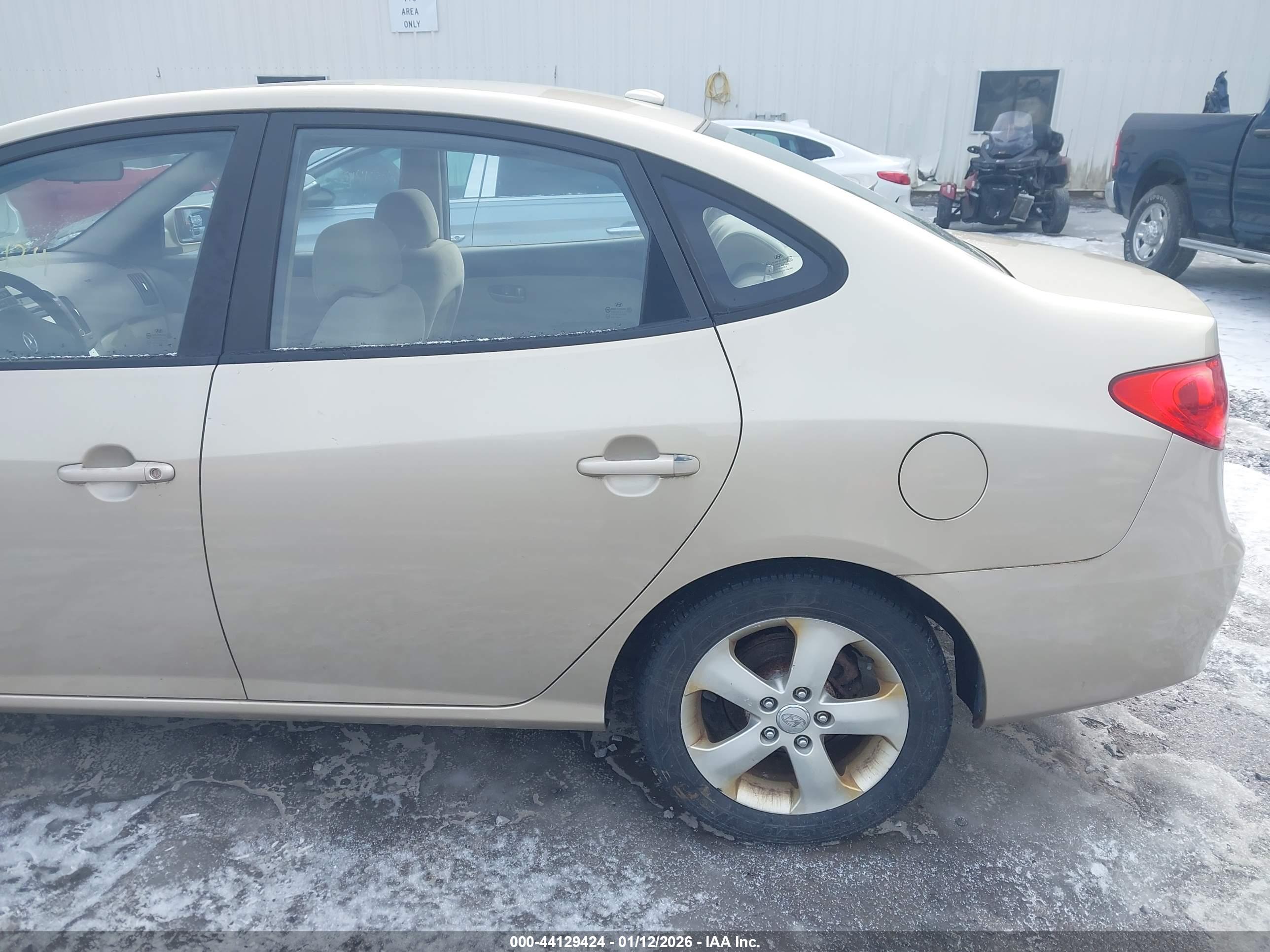 HYUNDAI ELANTRA image 6