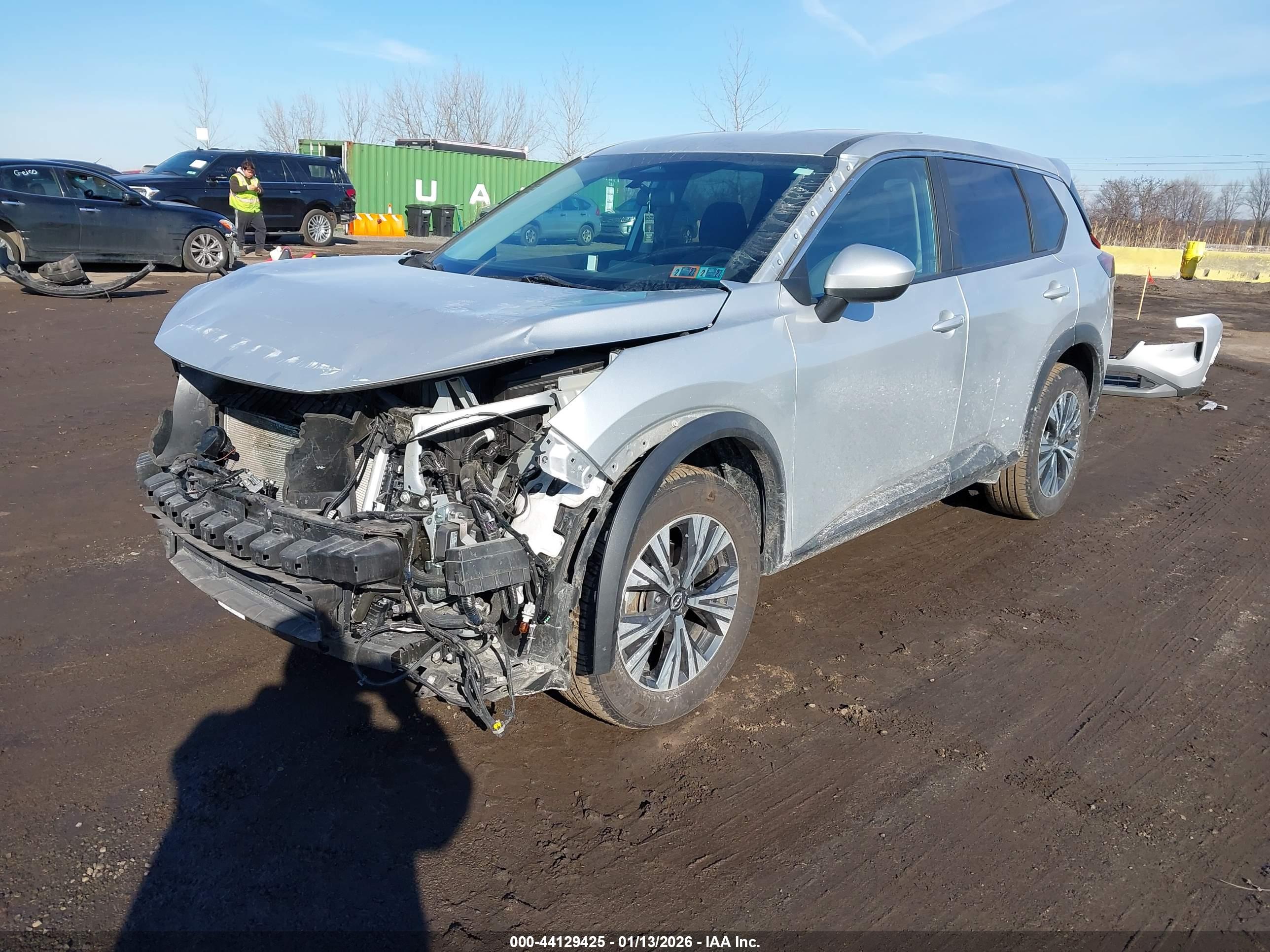 NISSAN ROGUE image 2
