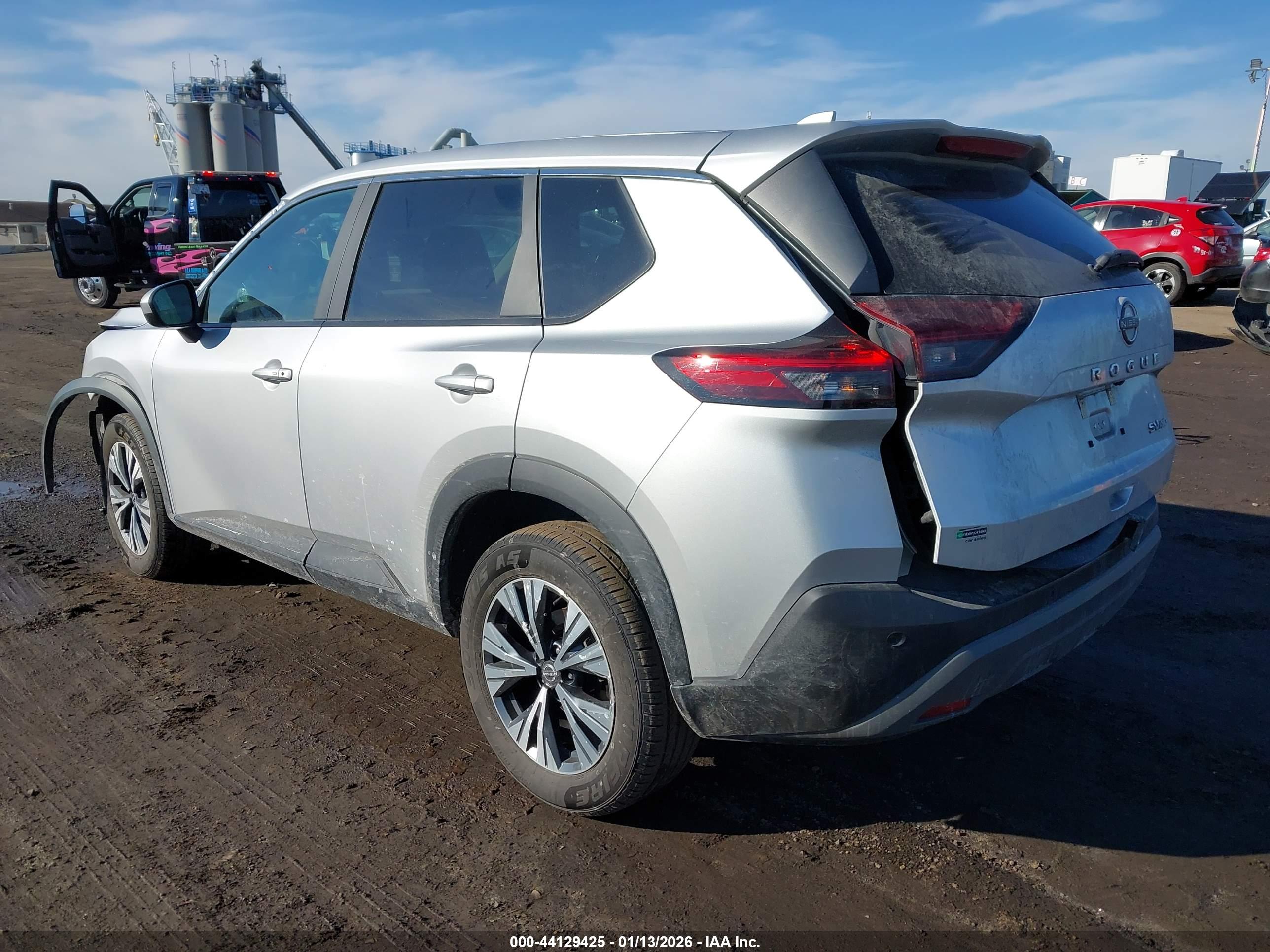NISSAN ROGUE image 3