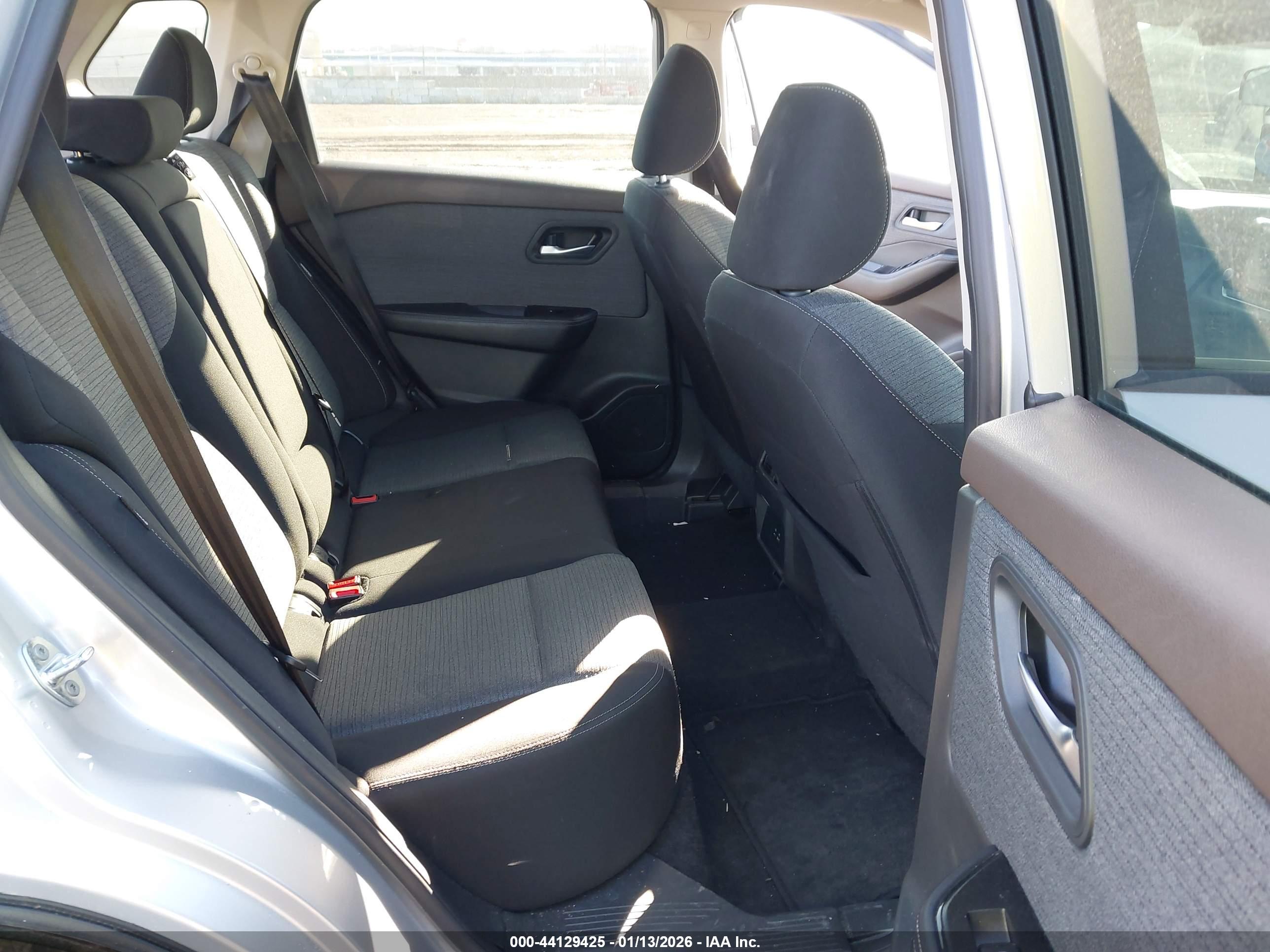 NISSAN ROGUE image 8