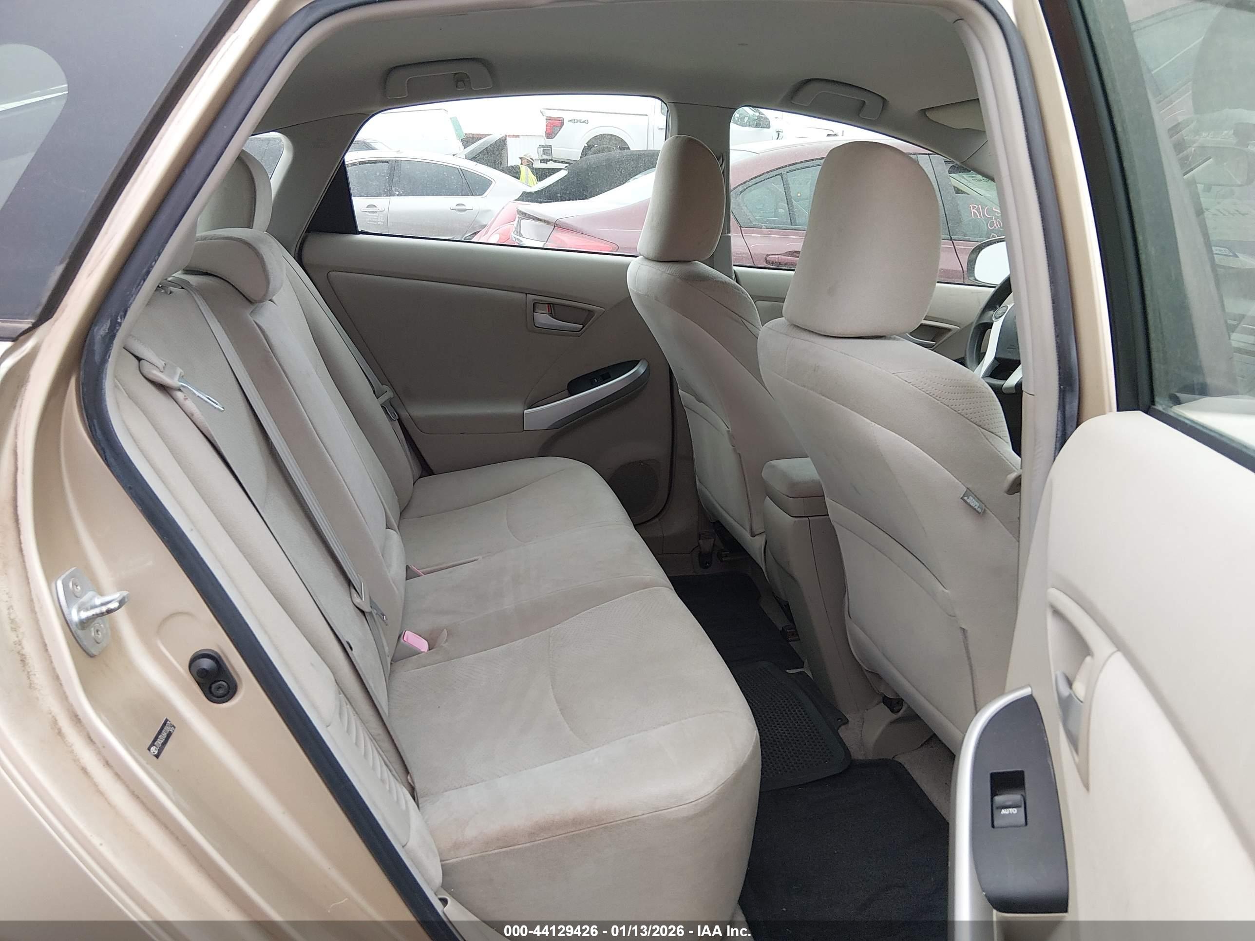TOYOTA PRIUS image 8