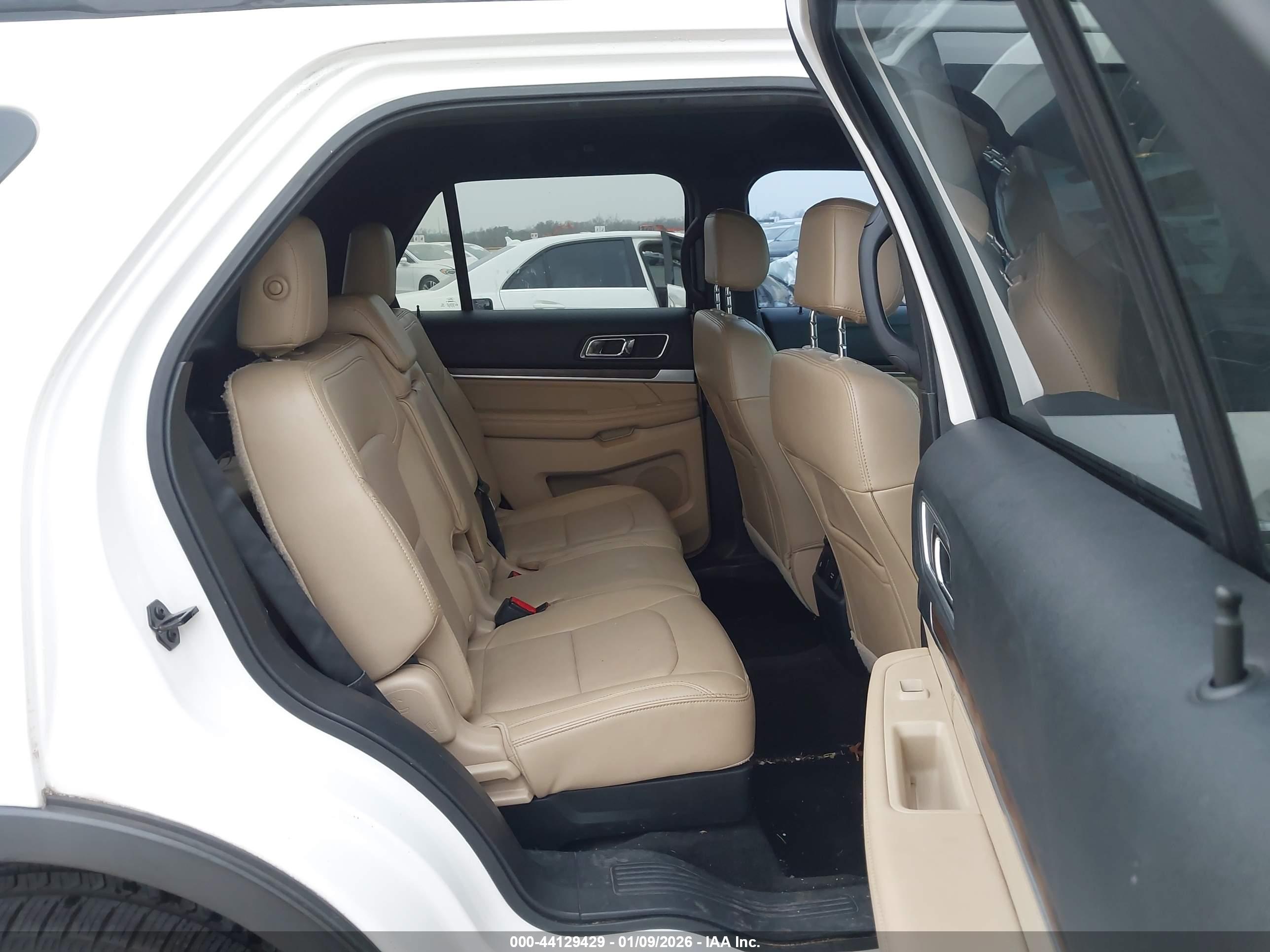 FORD EXPLORER image 8