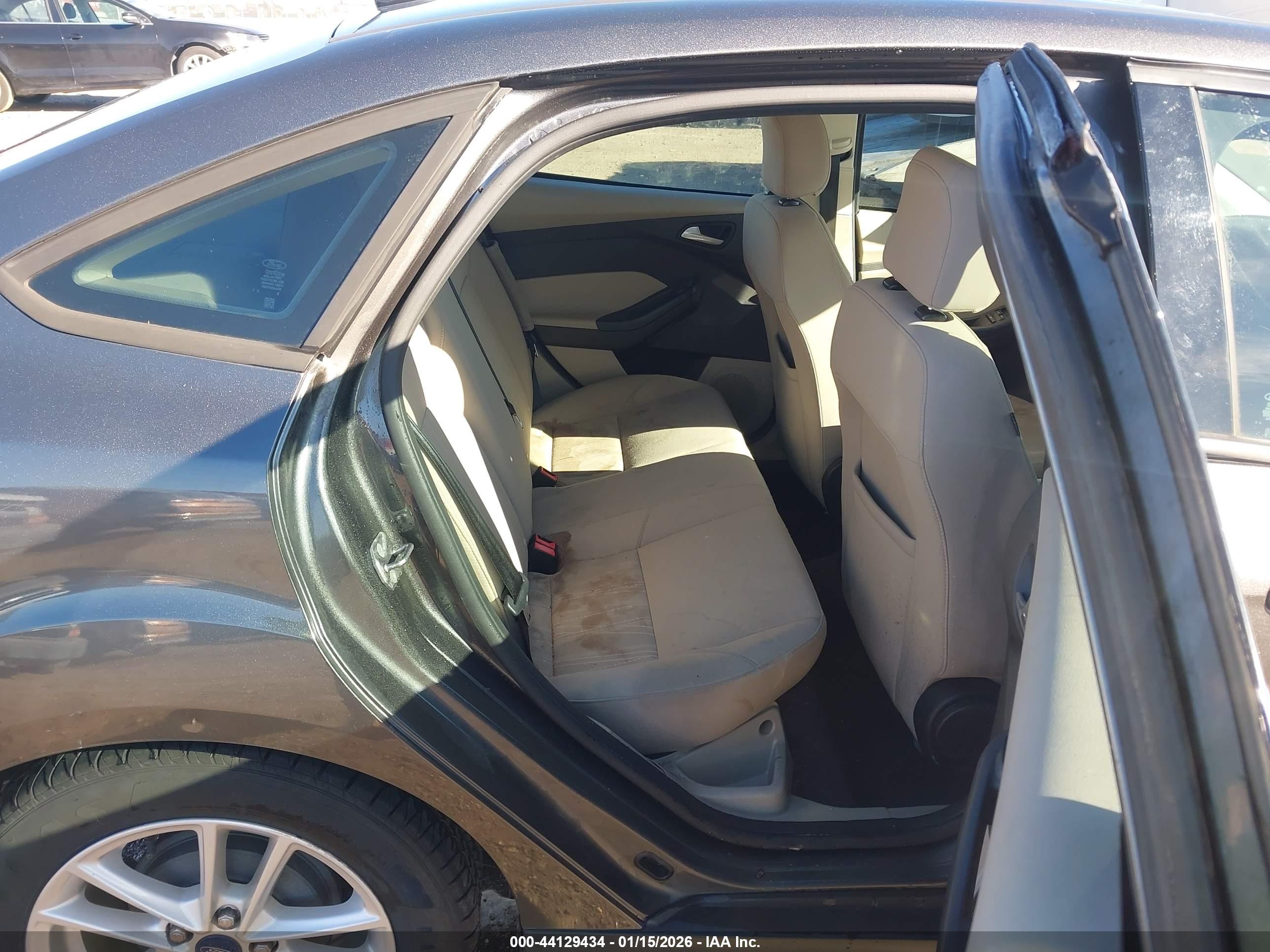 FORD FOCUS image 8