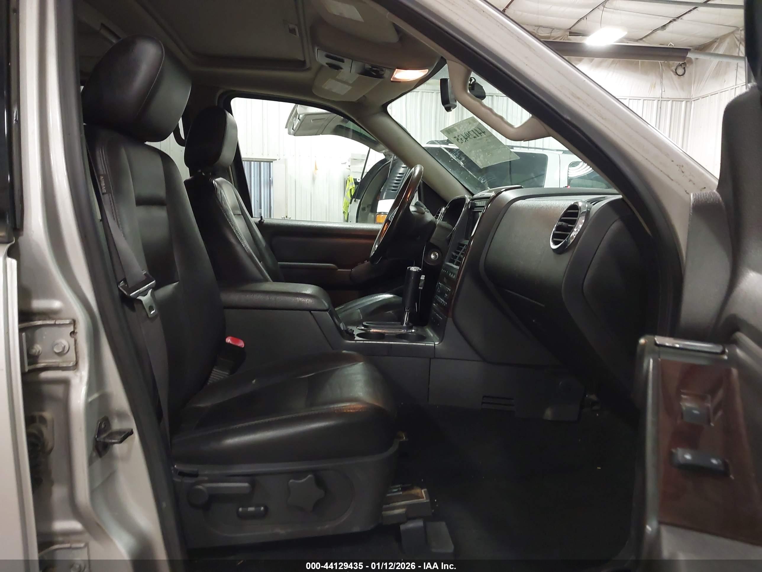FORD EXPLORER image 5