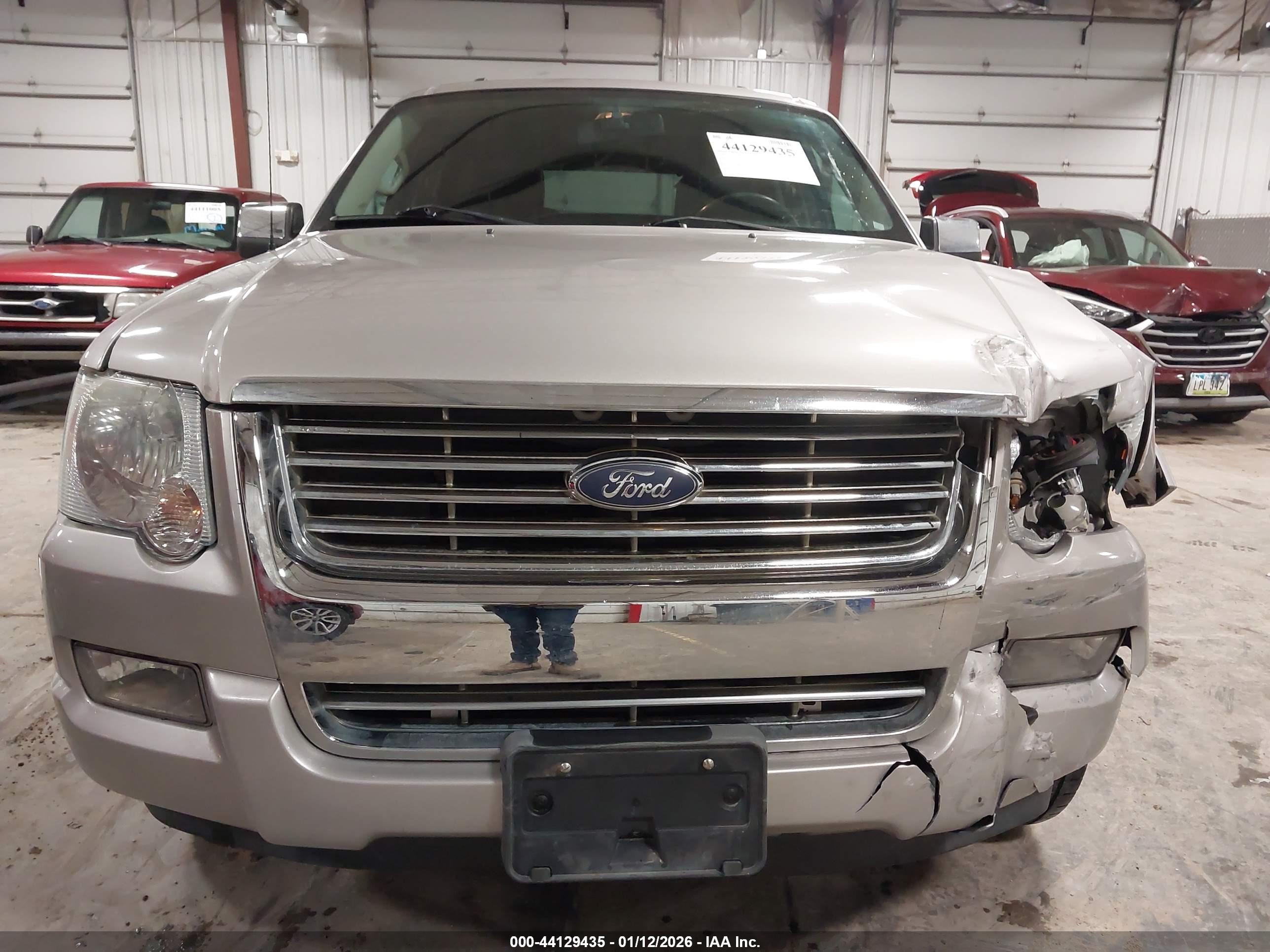 FORD EXPLORER image 6