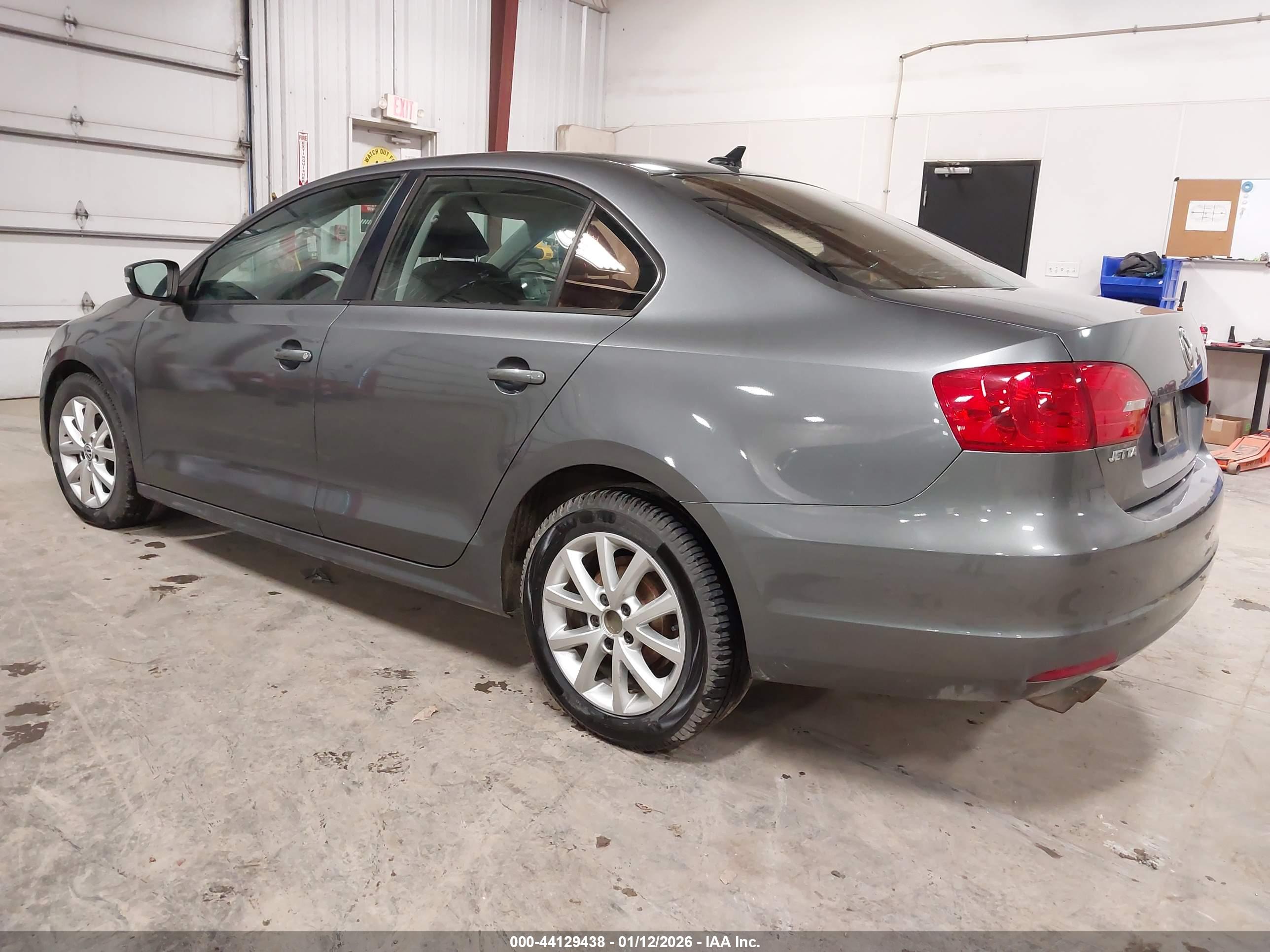 VOLKSWAGEN JETTA image 3