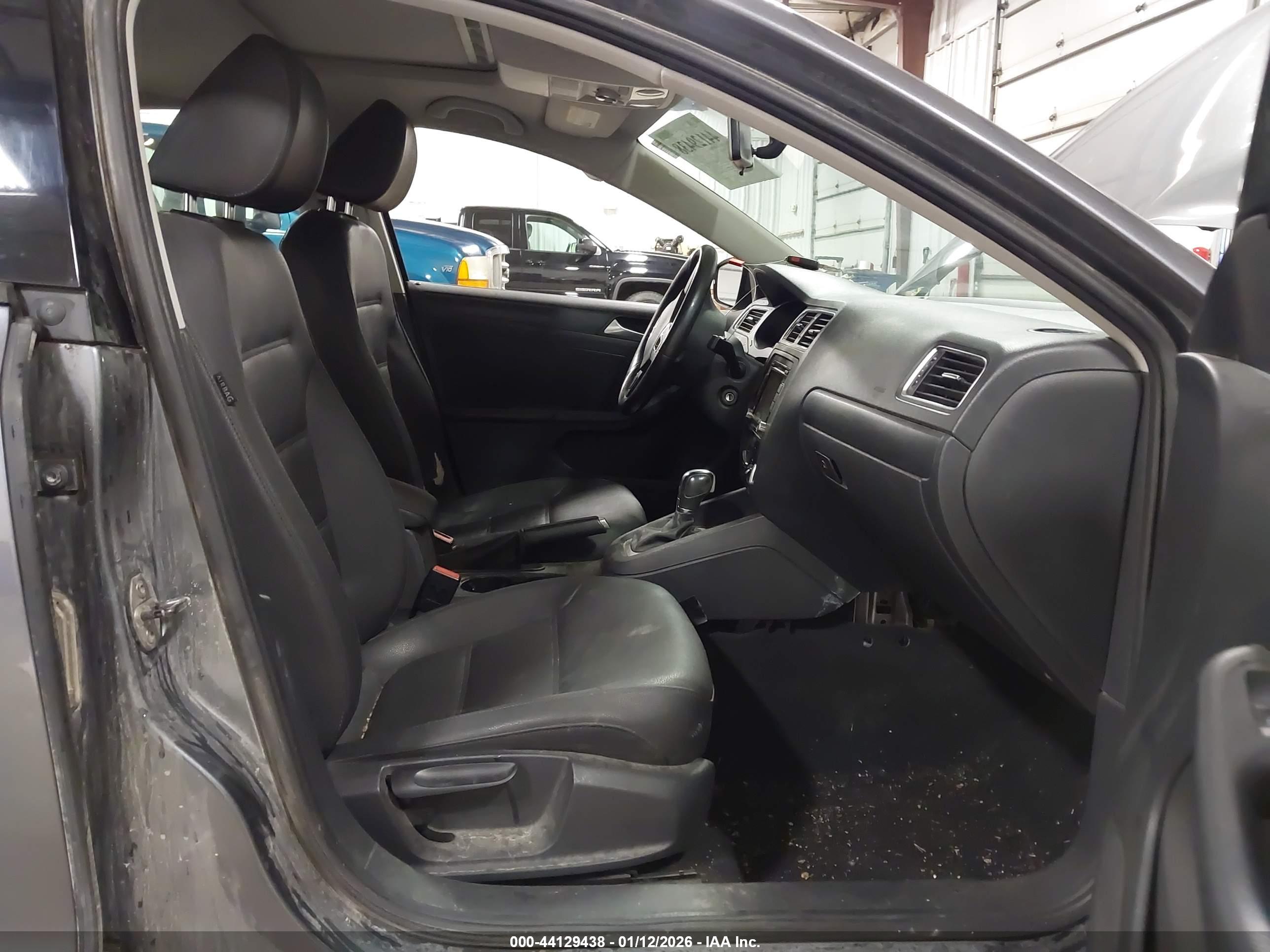 VOLKSWAGEN JETTA image 5