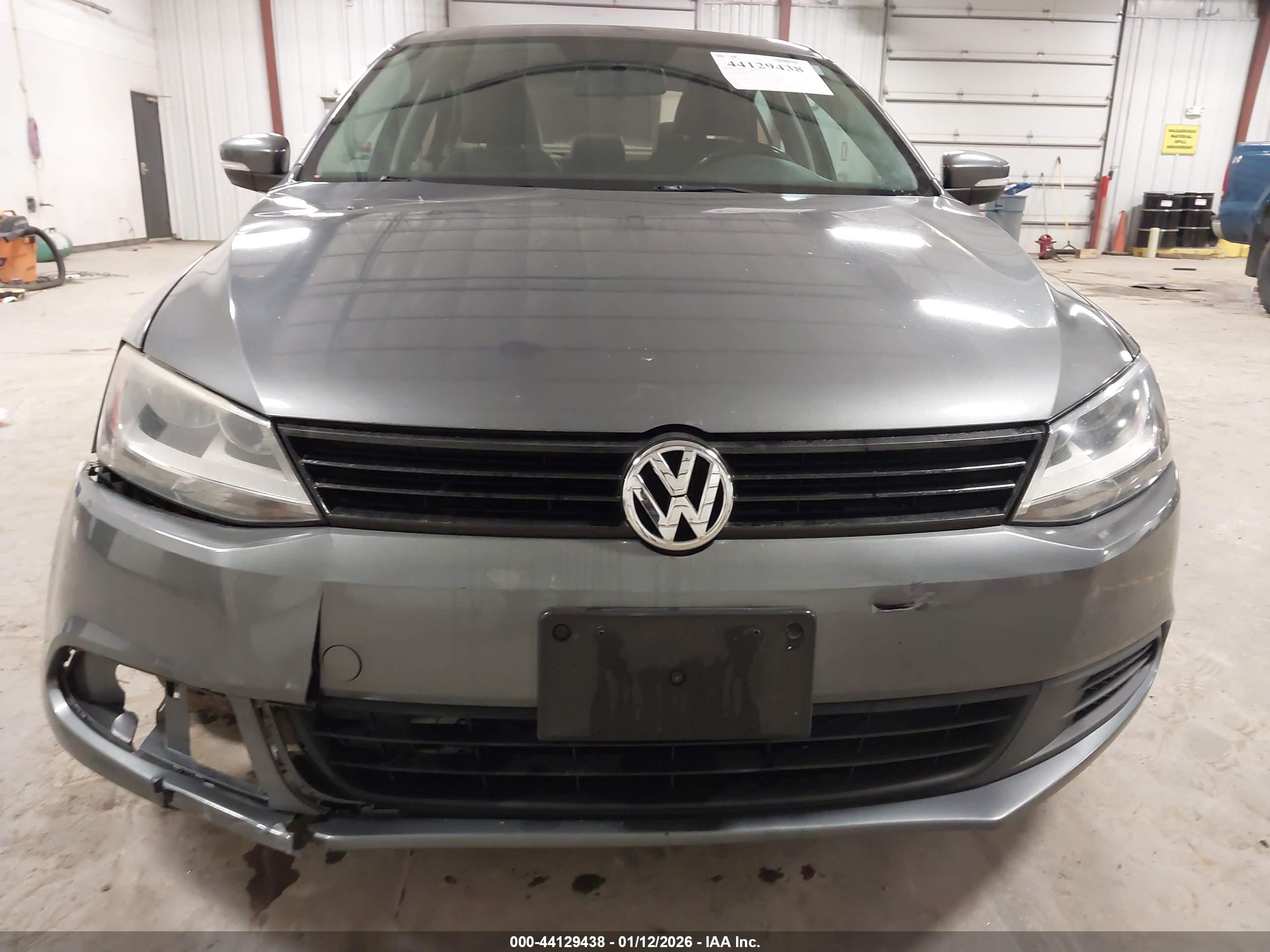 VOLKSWAGEN JETTA image 6