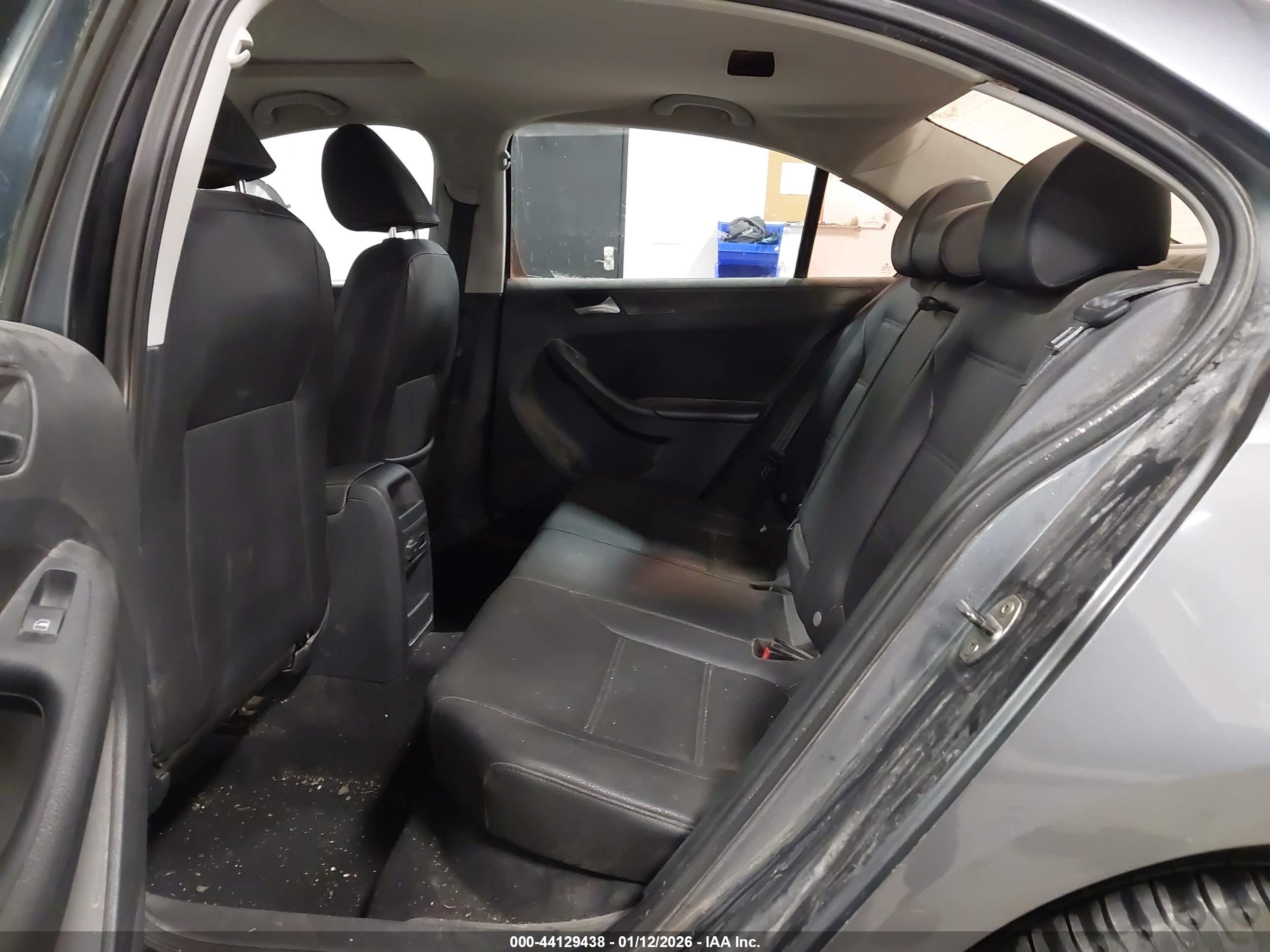 VOLKSWAGEN JETTA image 8