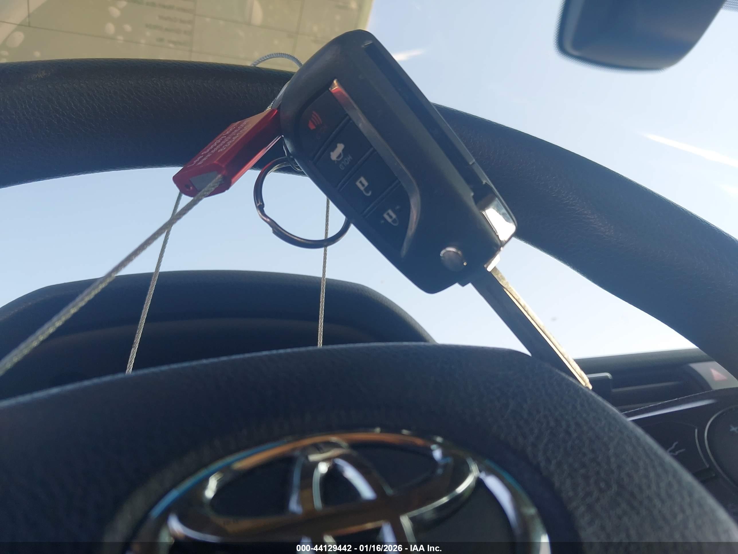 TOYOTA CAMRY image 11