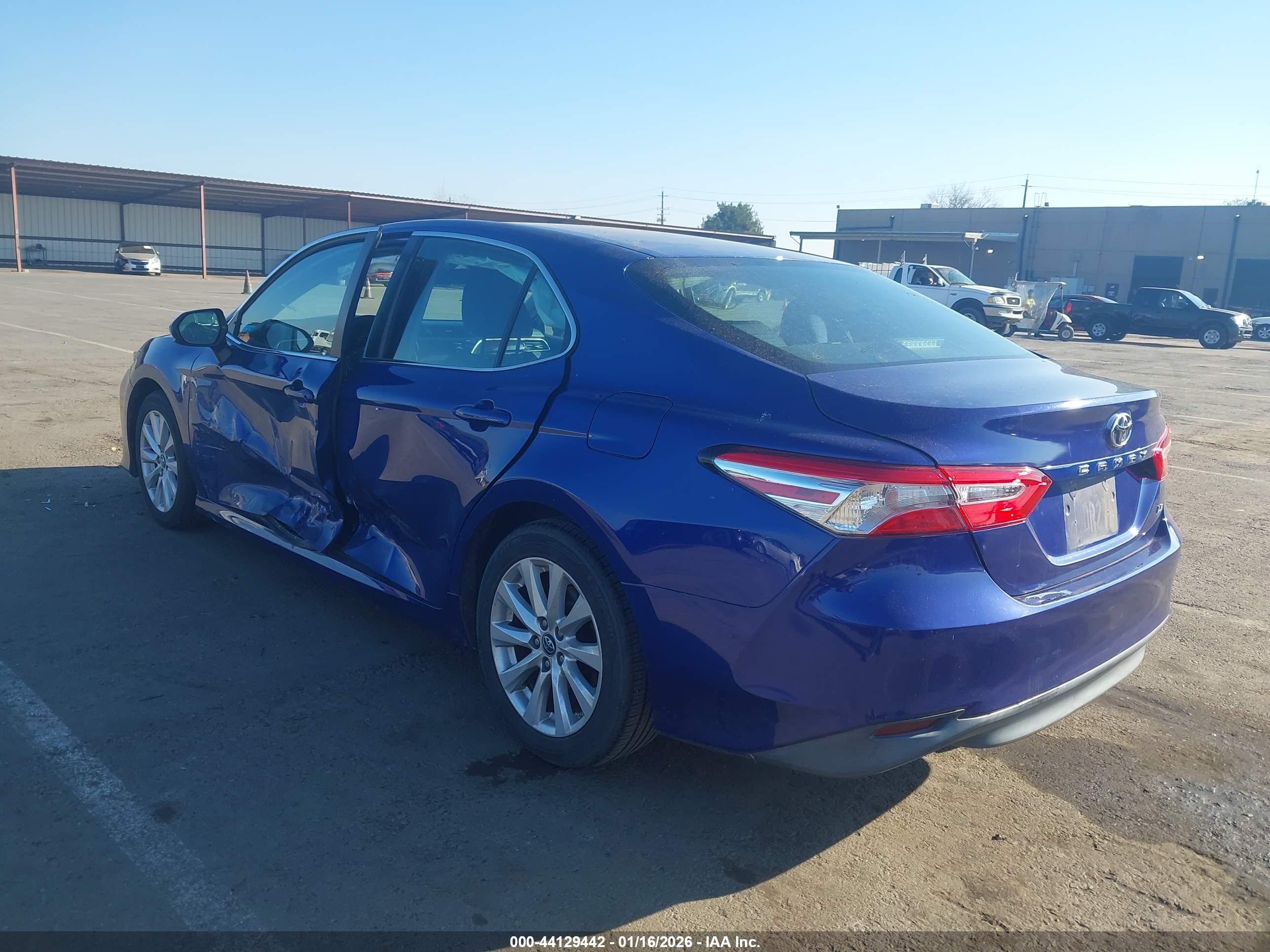 TOYOTA CAMRY image 3