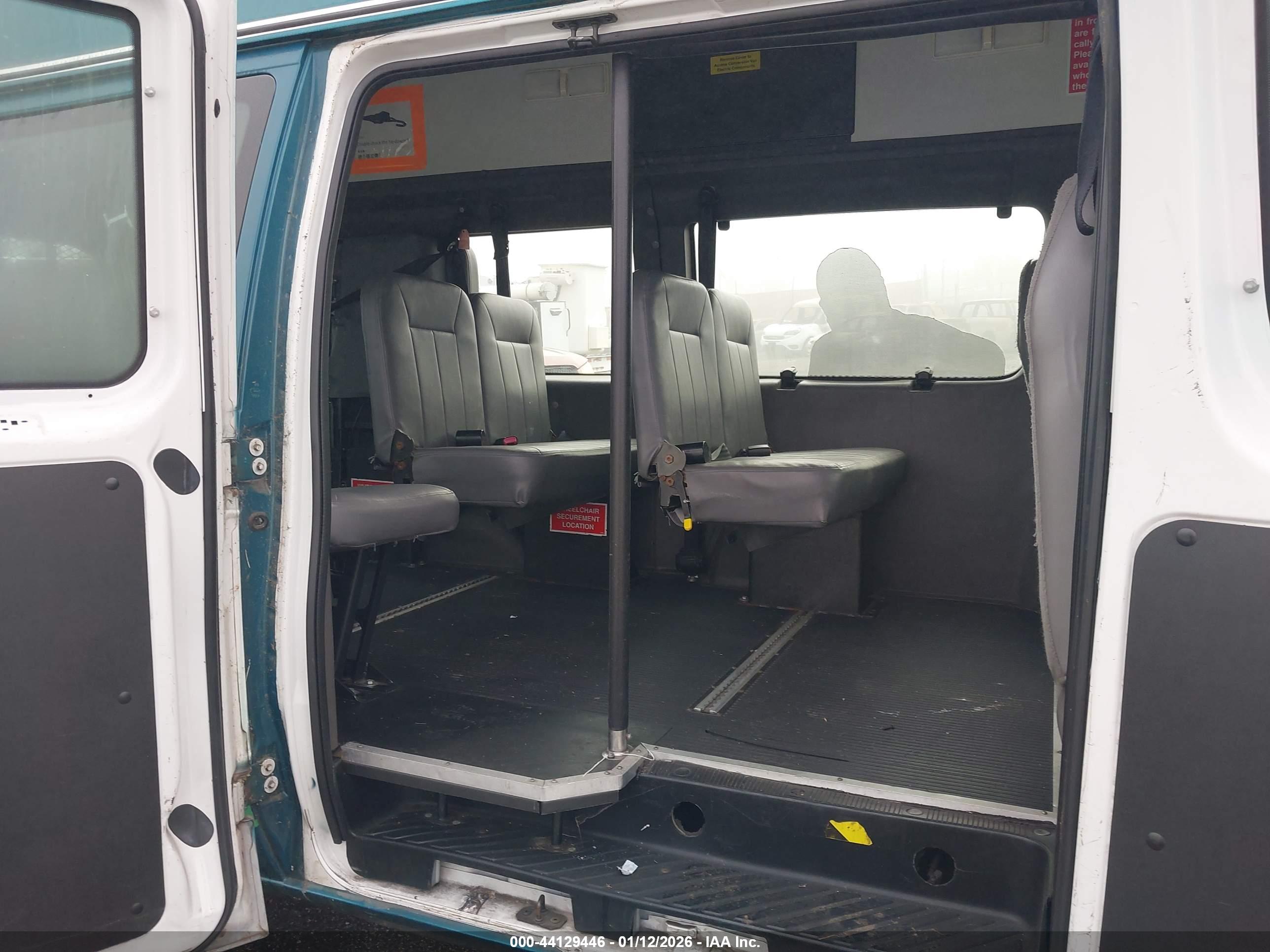 FORD E-350 image 8