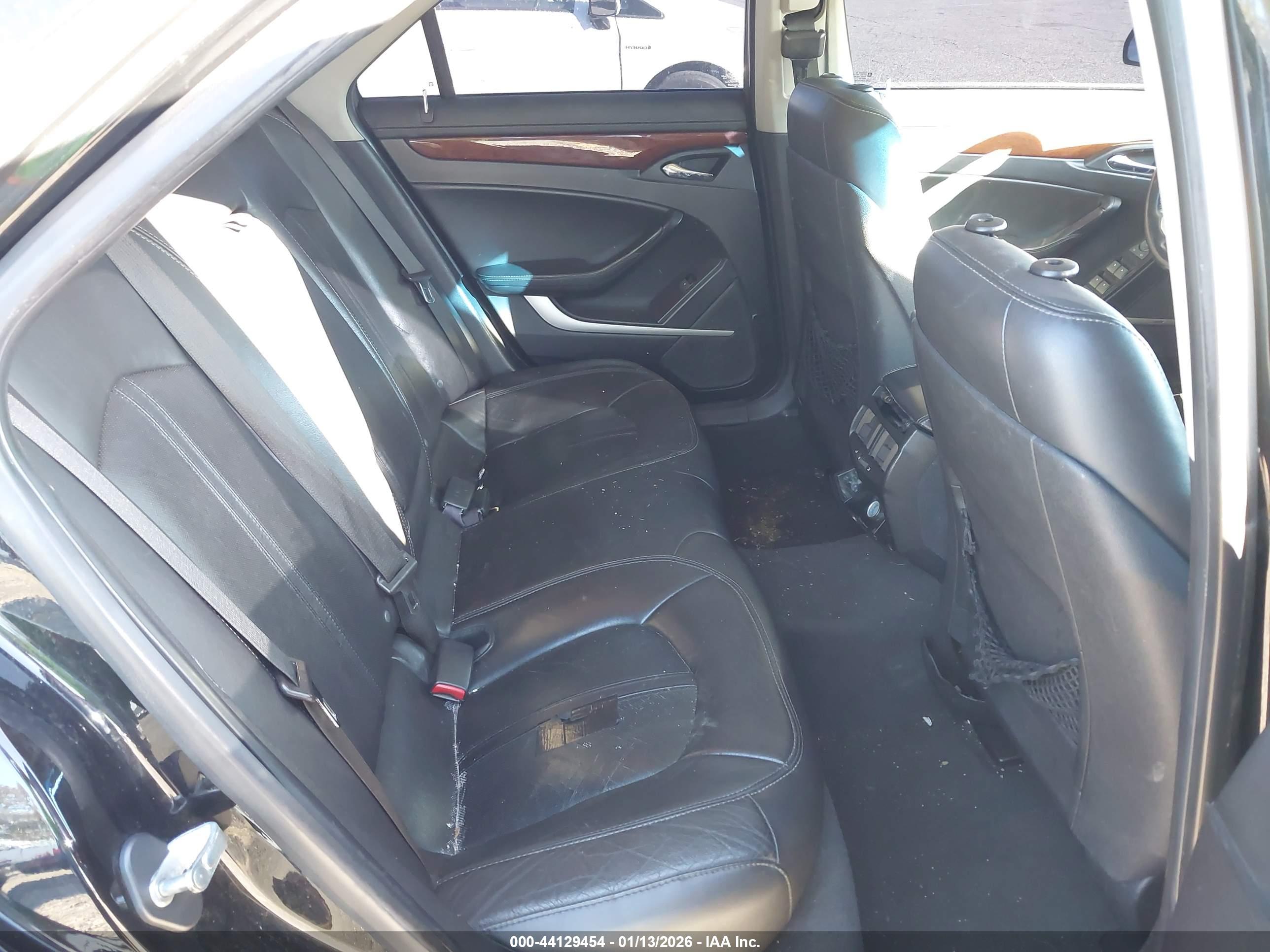 CADILLAC CTS image 8