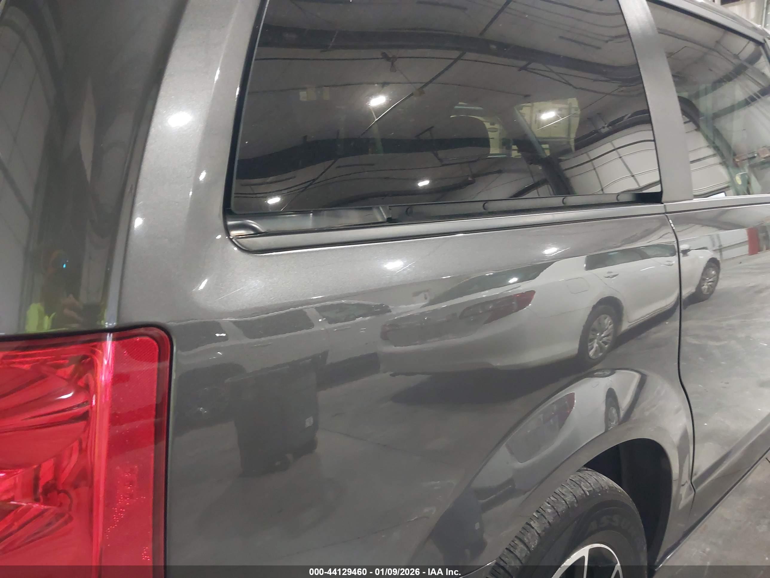 DODGE GRAND image 6