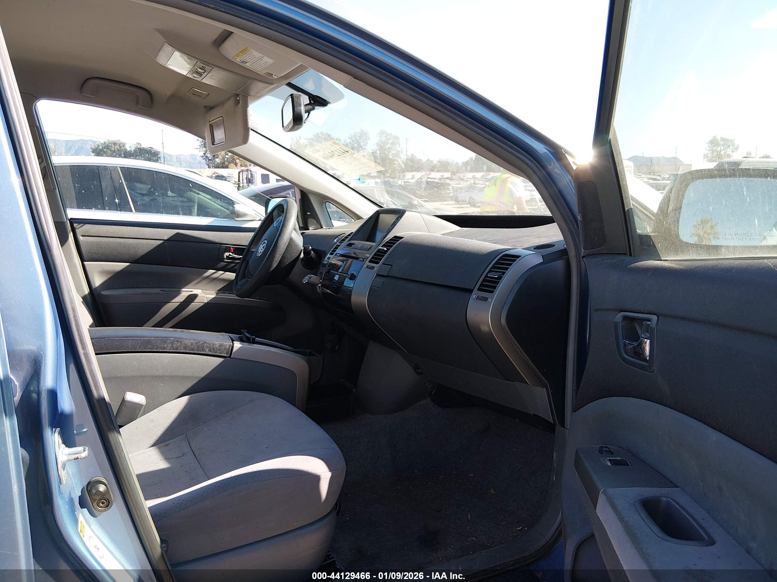 TOYOTA PRIUS image 5