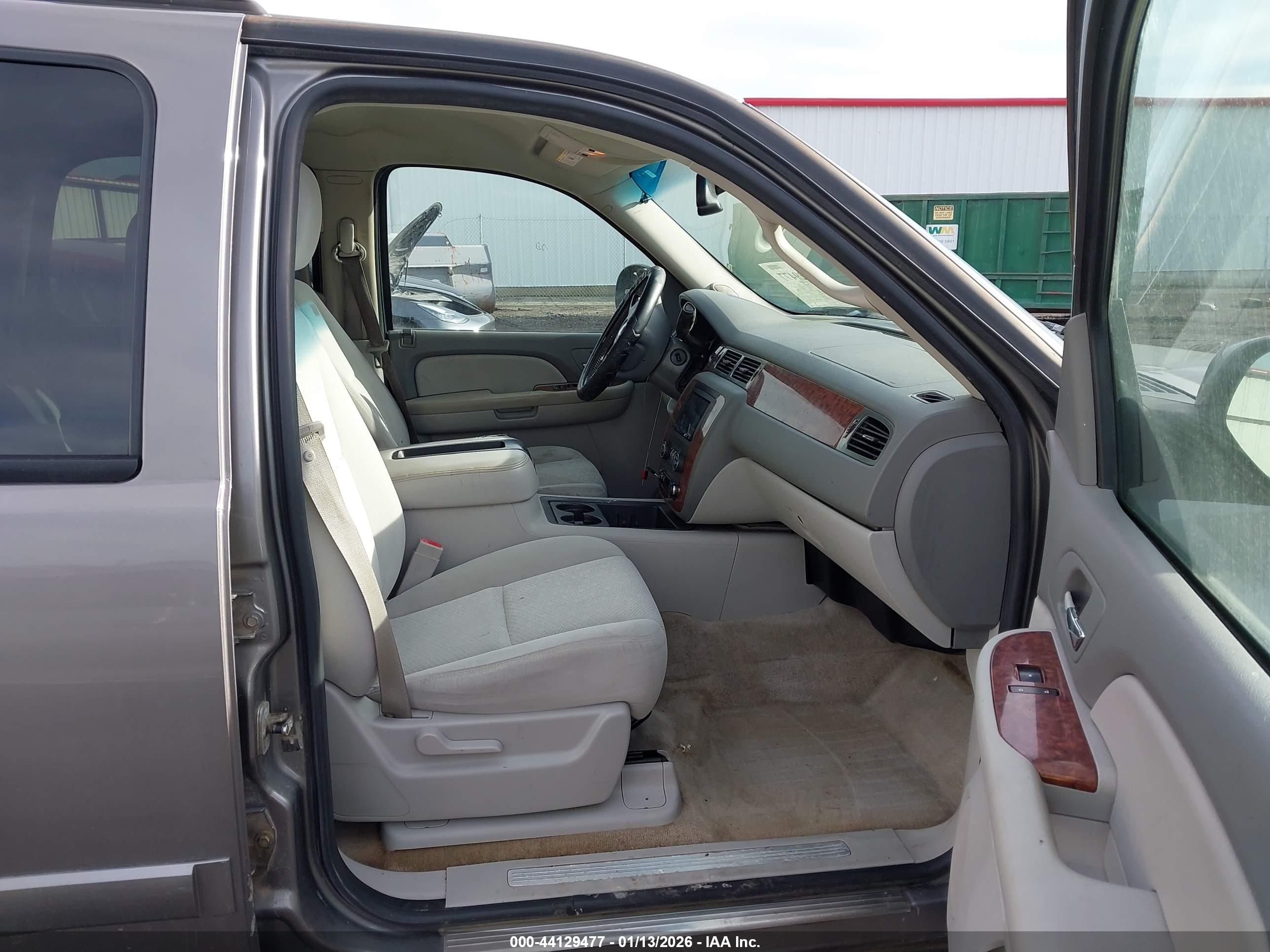CHEVROLET TAHOE image 5