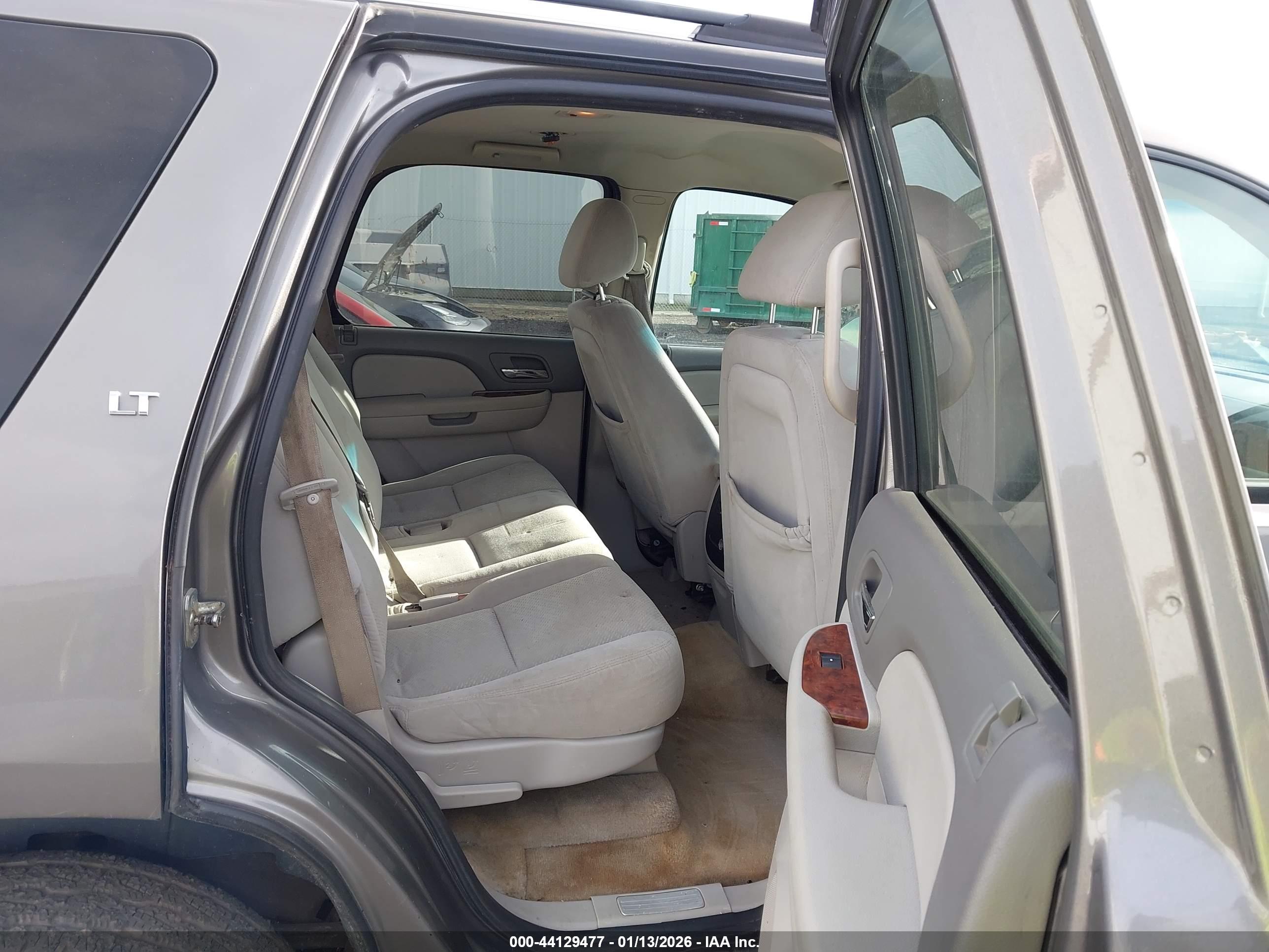 CHEVROLET TAHOE image 8
