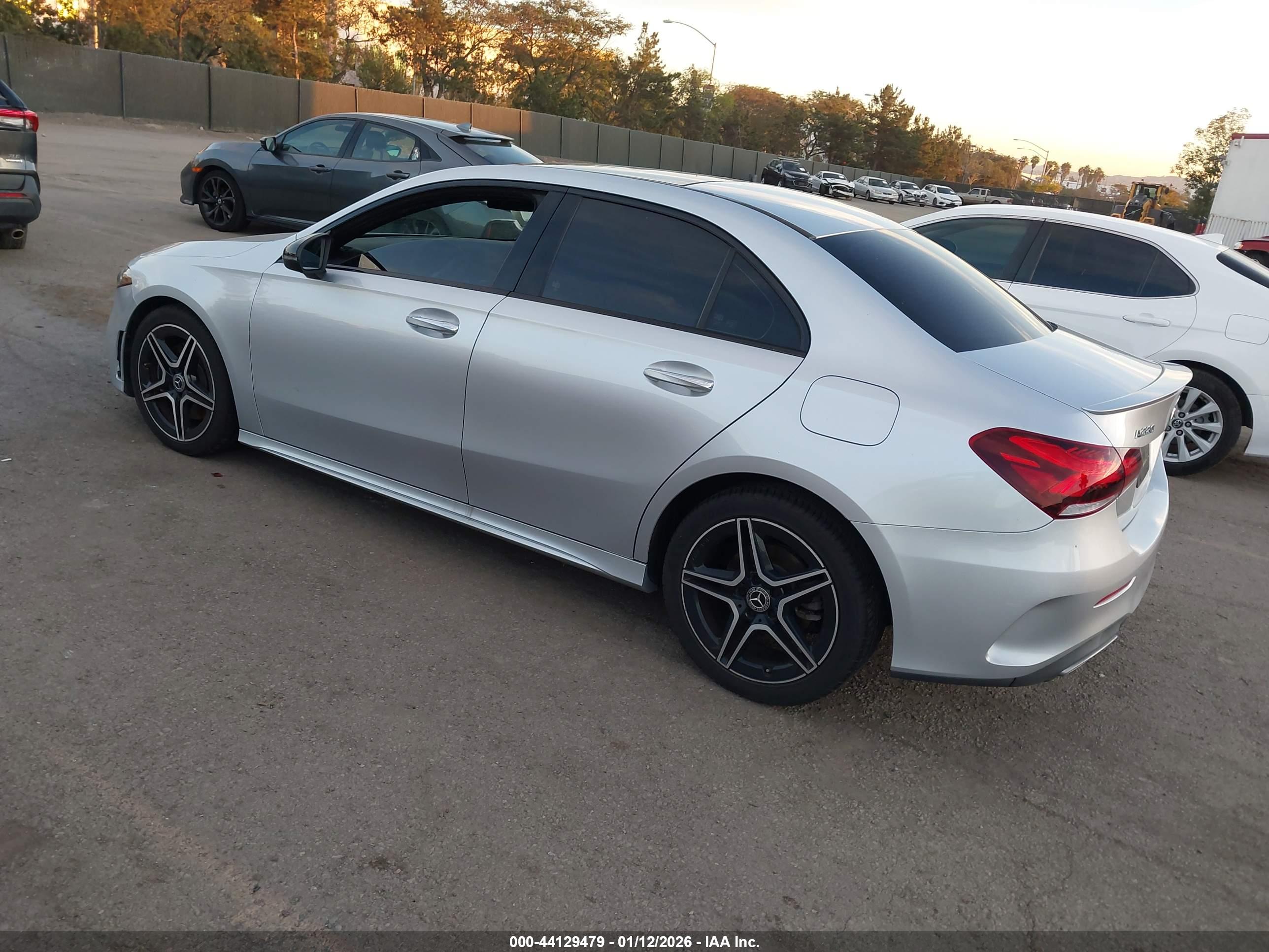 MERCEDES-BENZ A image 3