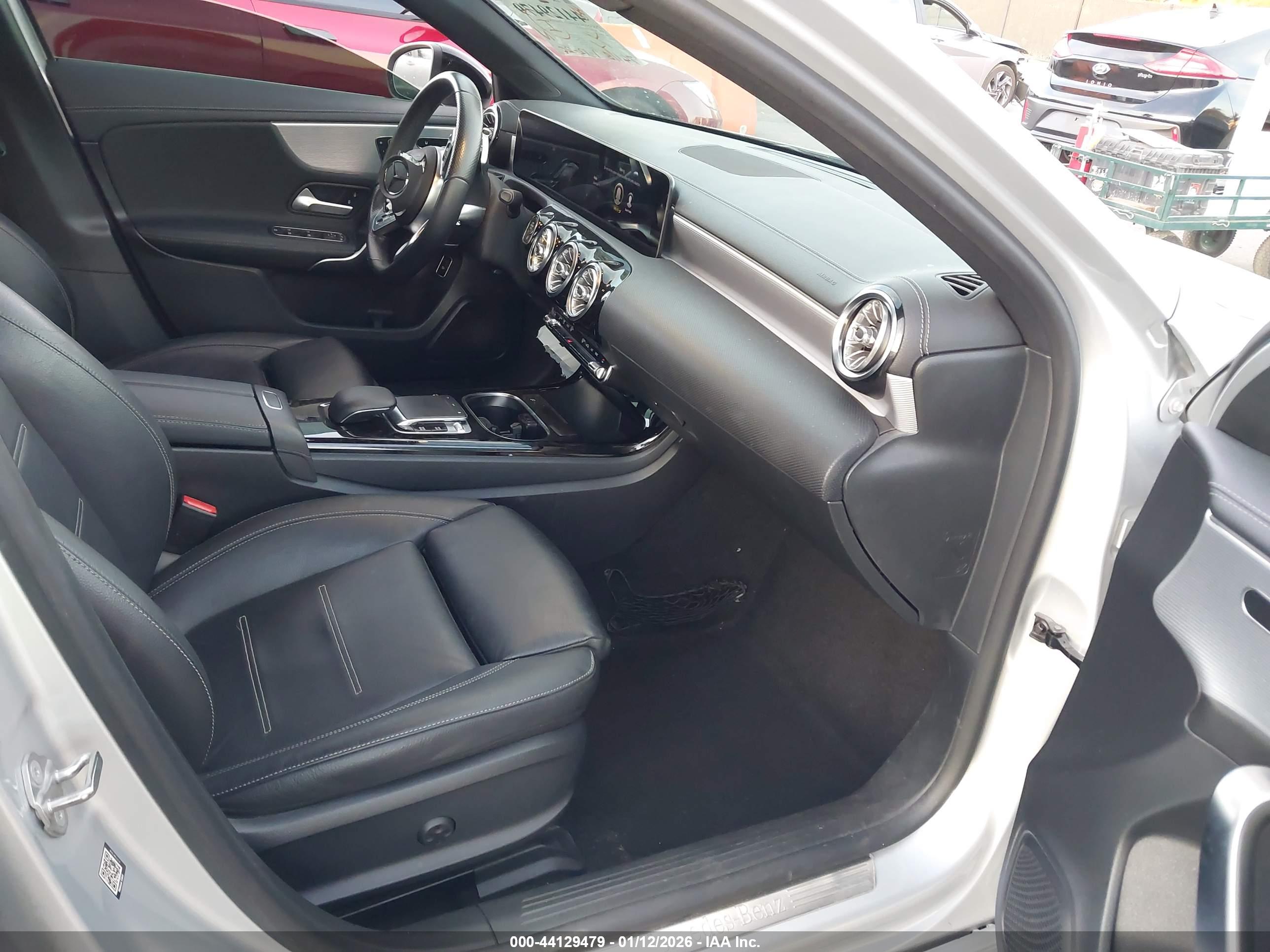 MERCEDES-BENZ A image 5