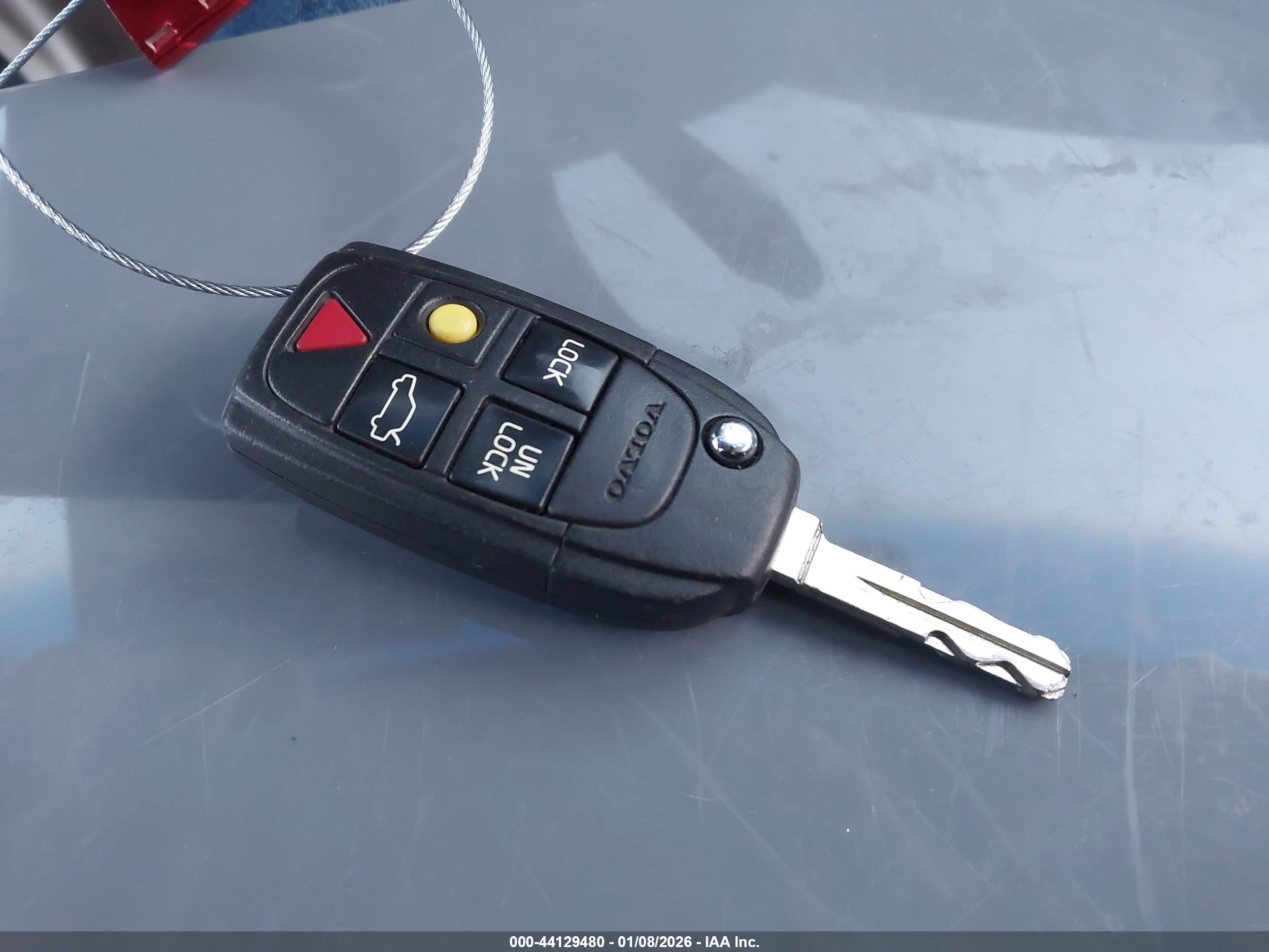 VOLVO S60 image 11