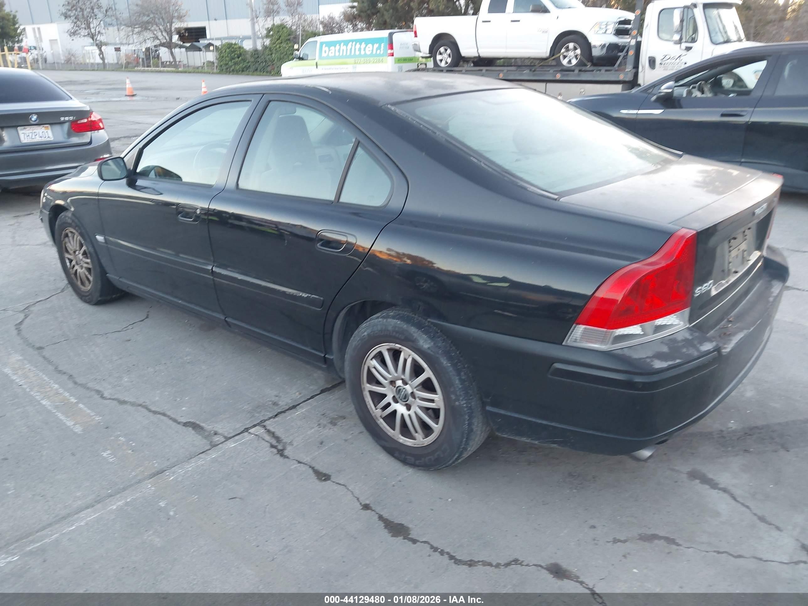 VOLVO S60 image 3