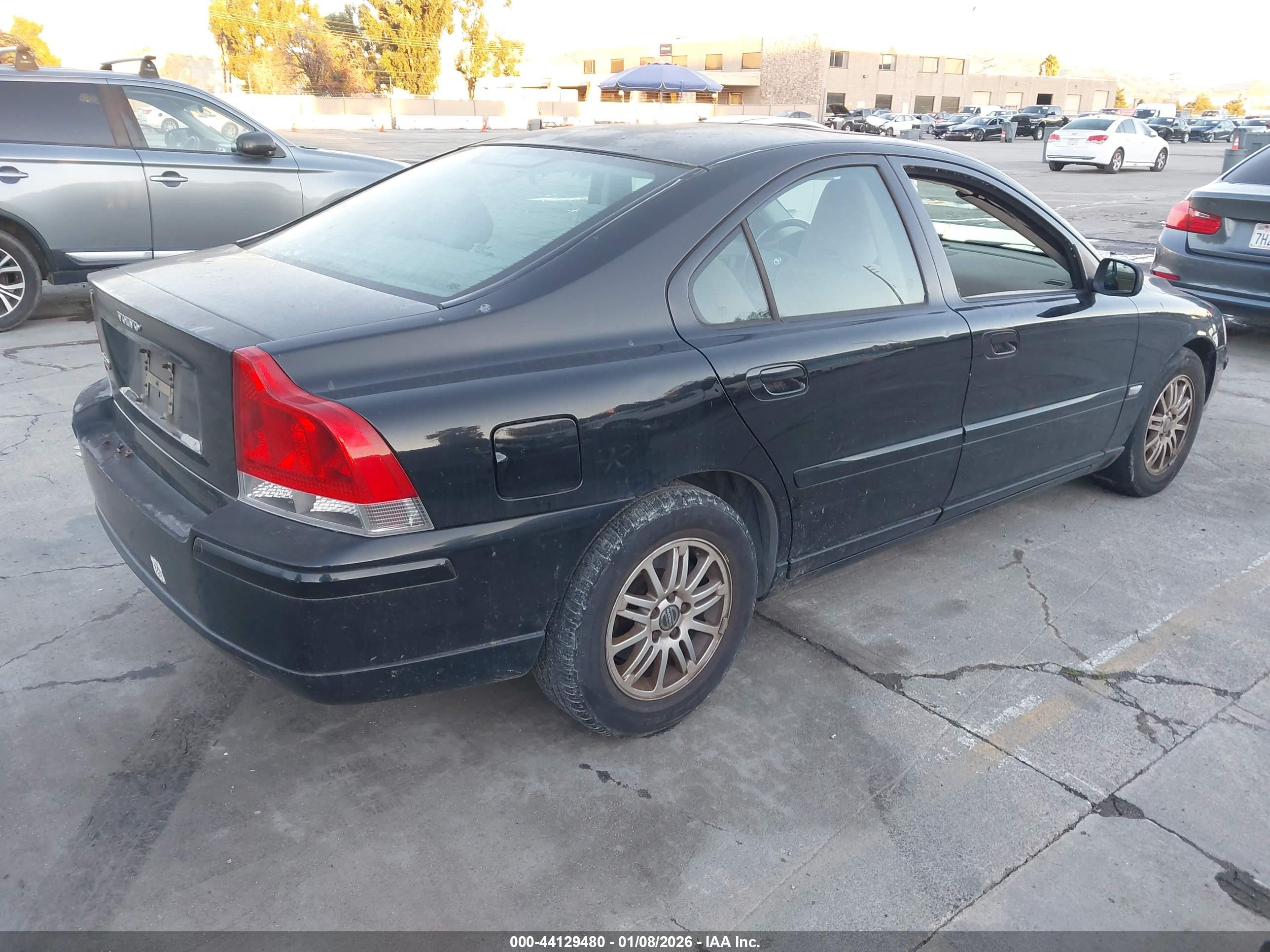 VOLVO S60 image 4