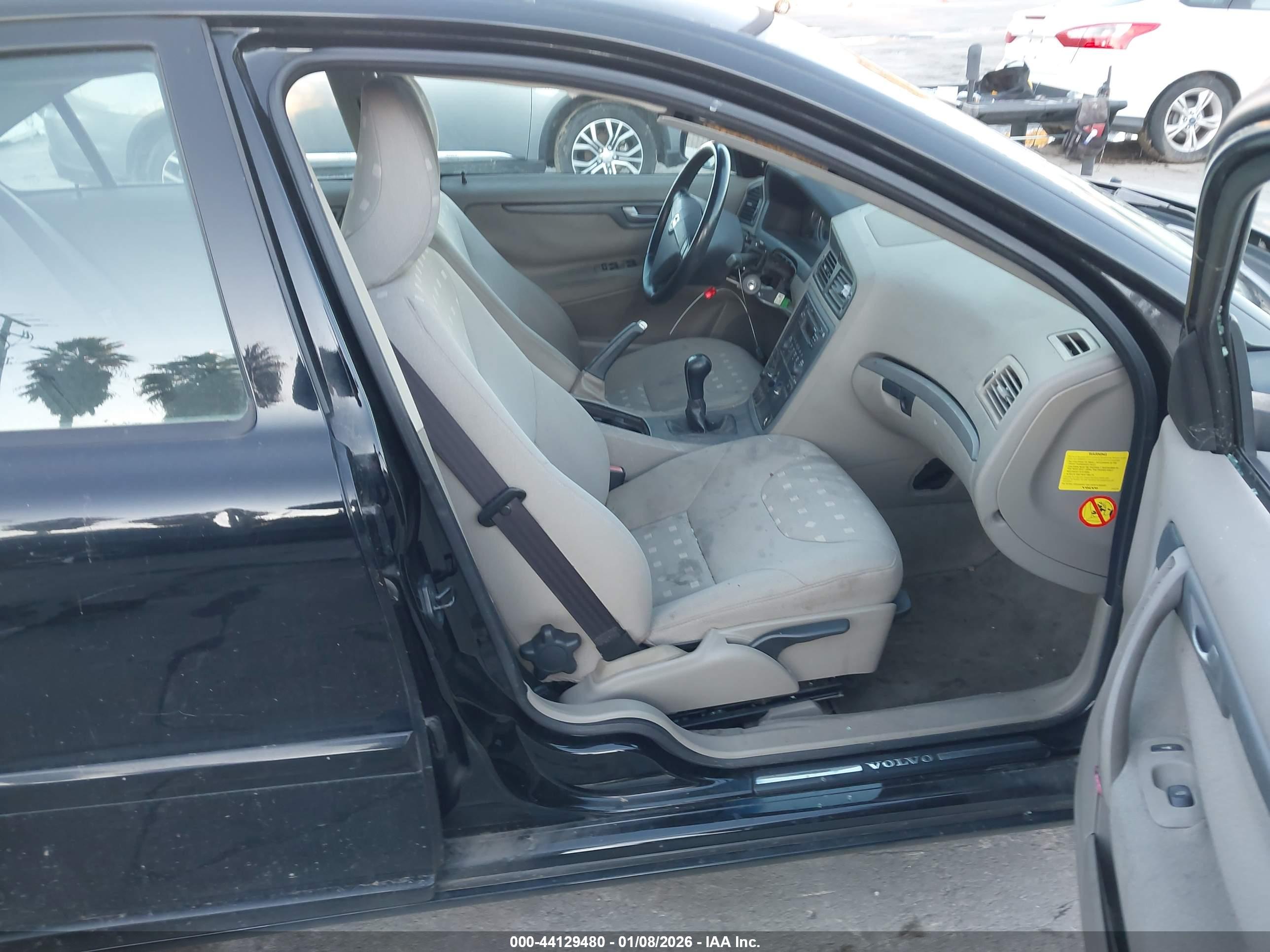 VOLVO S60 image 5