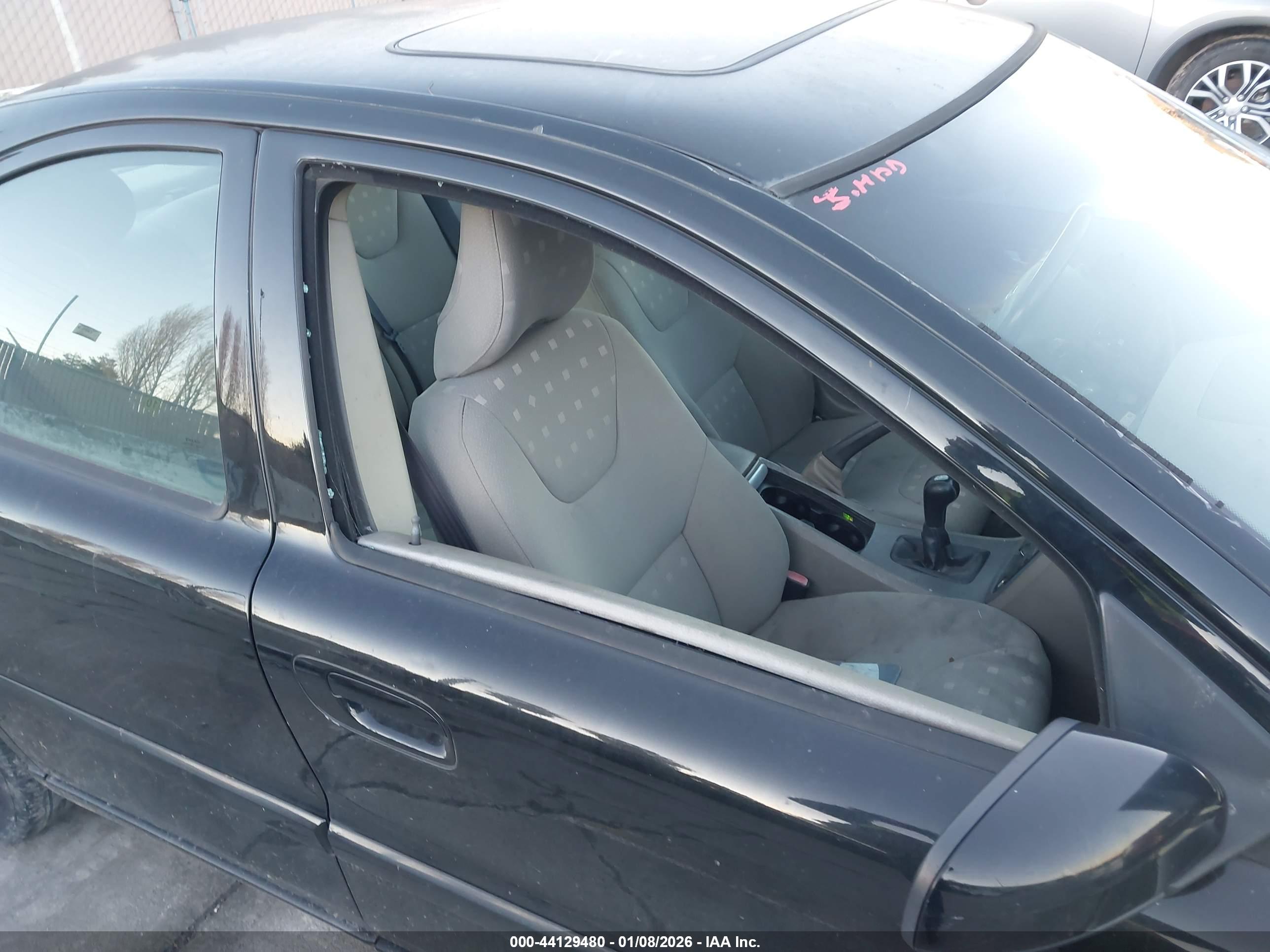 VOLVO S60 image 6