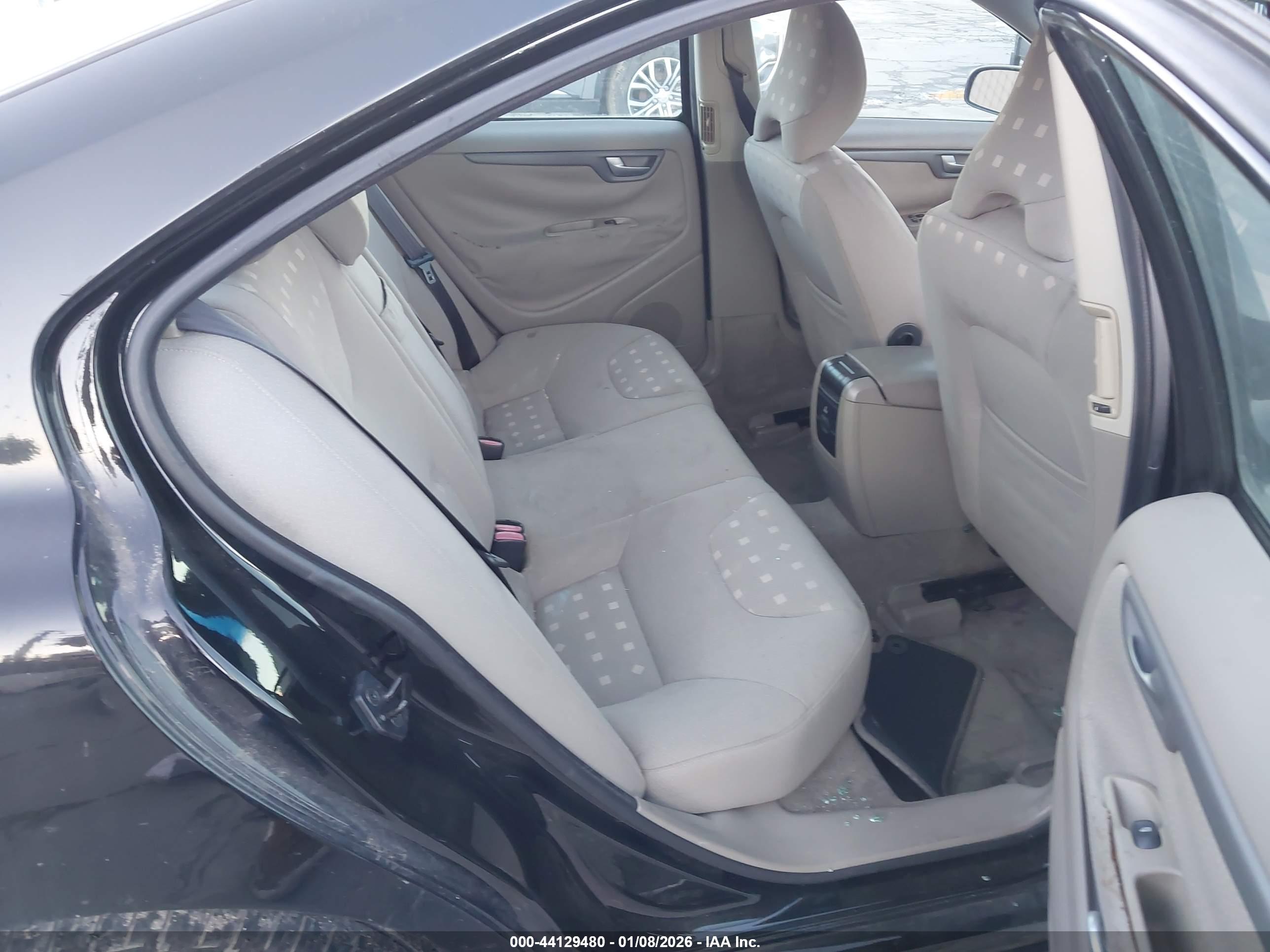 VOLVO S60 image 8