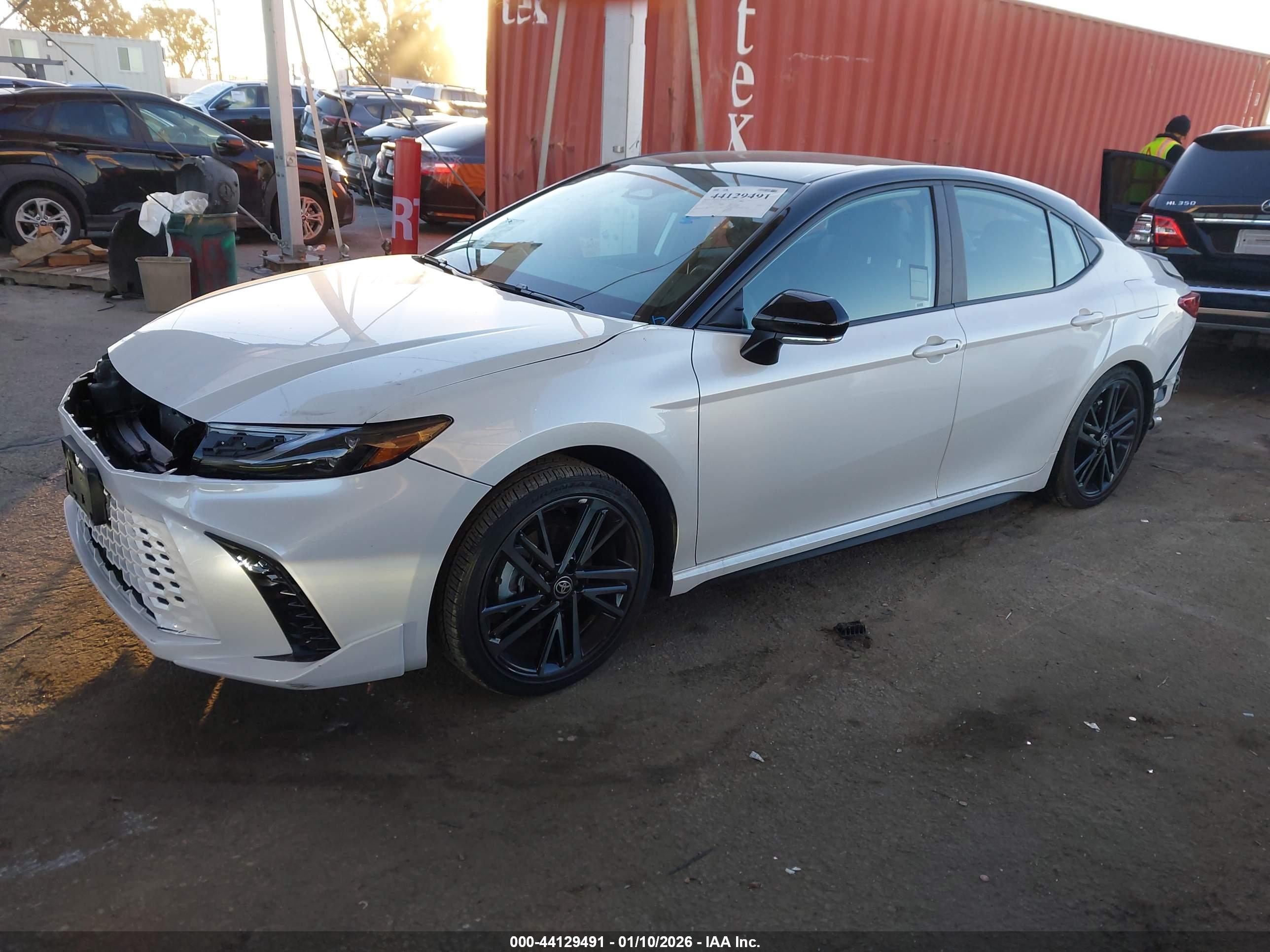 TOYOTA CAMRY image 2