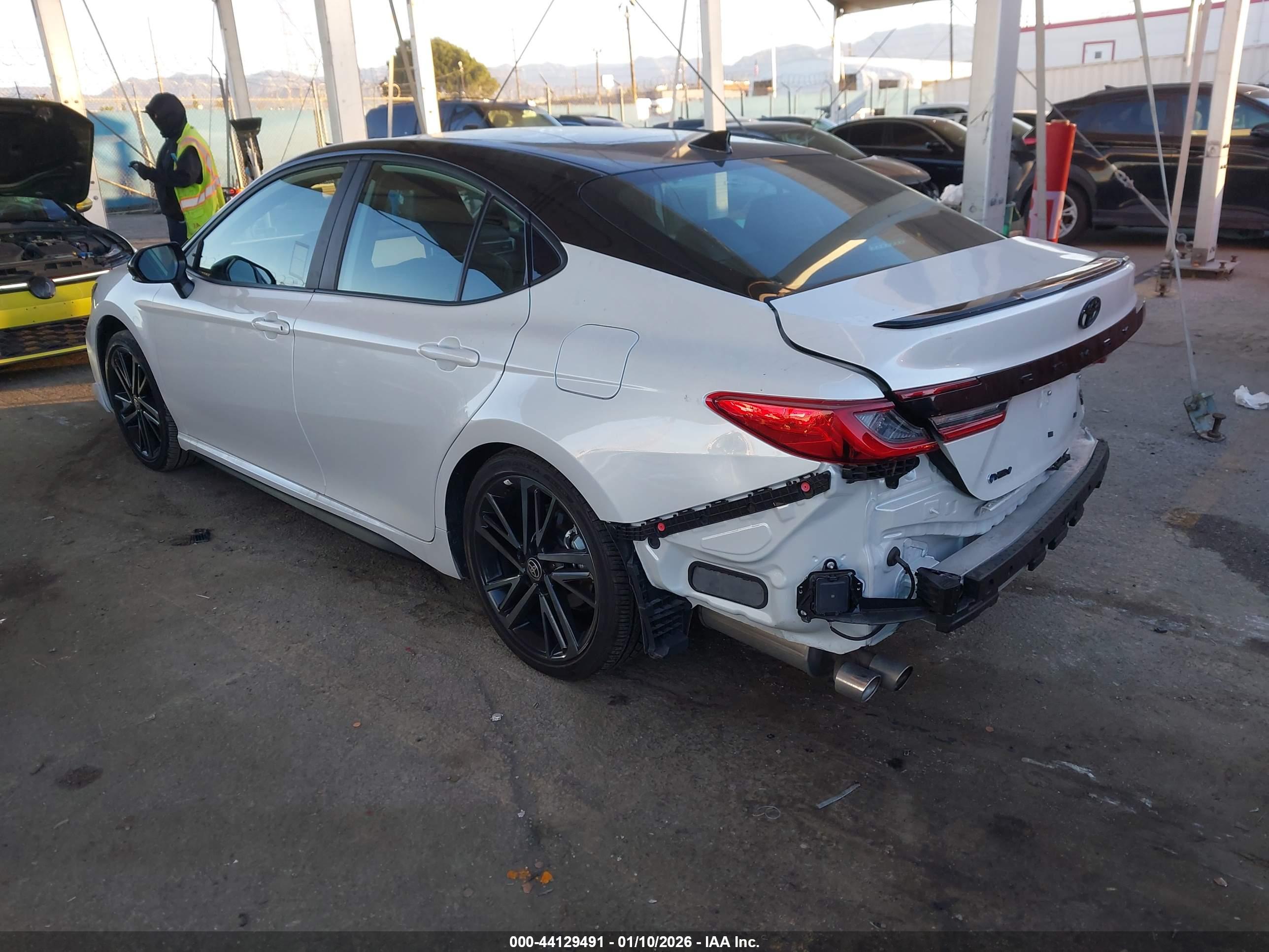 TOYOTA CAMRY image 3