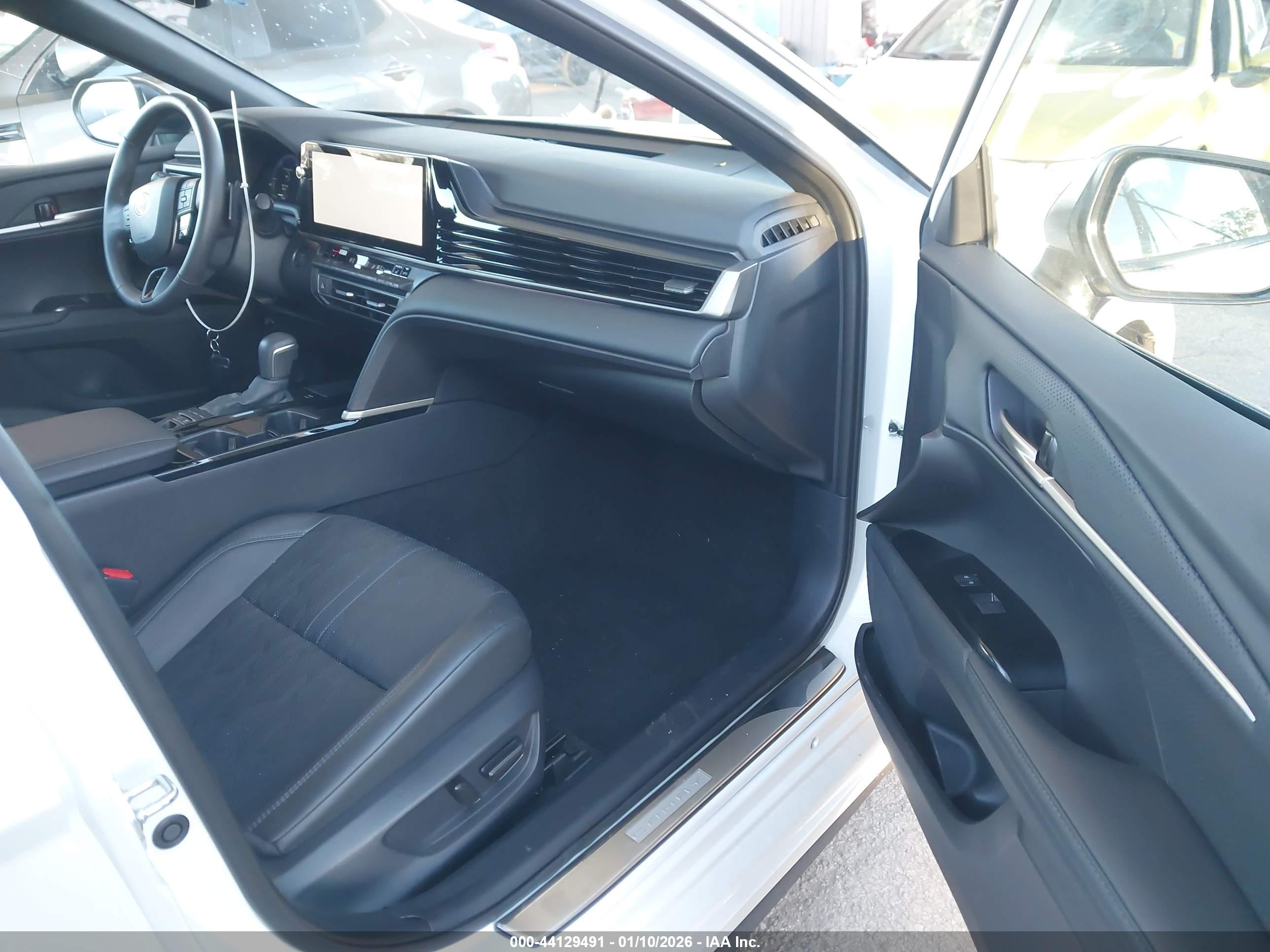 TOYOTA CAMRY image 5