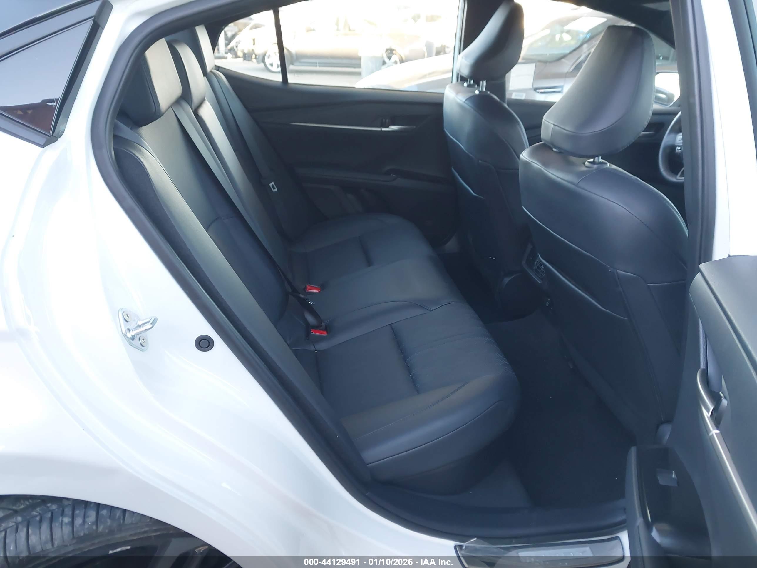 TOYOTA CAMRY image 8