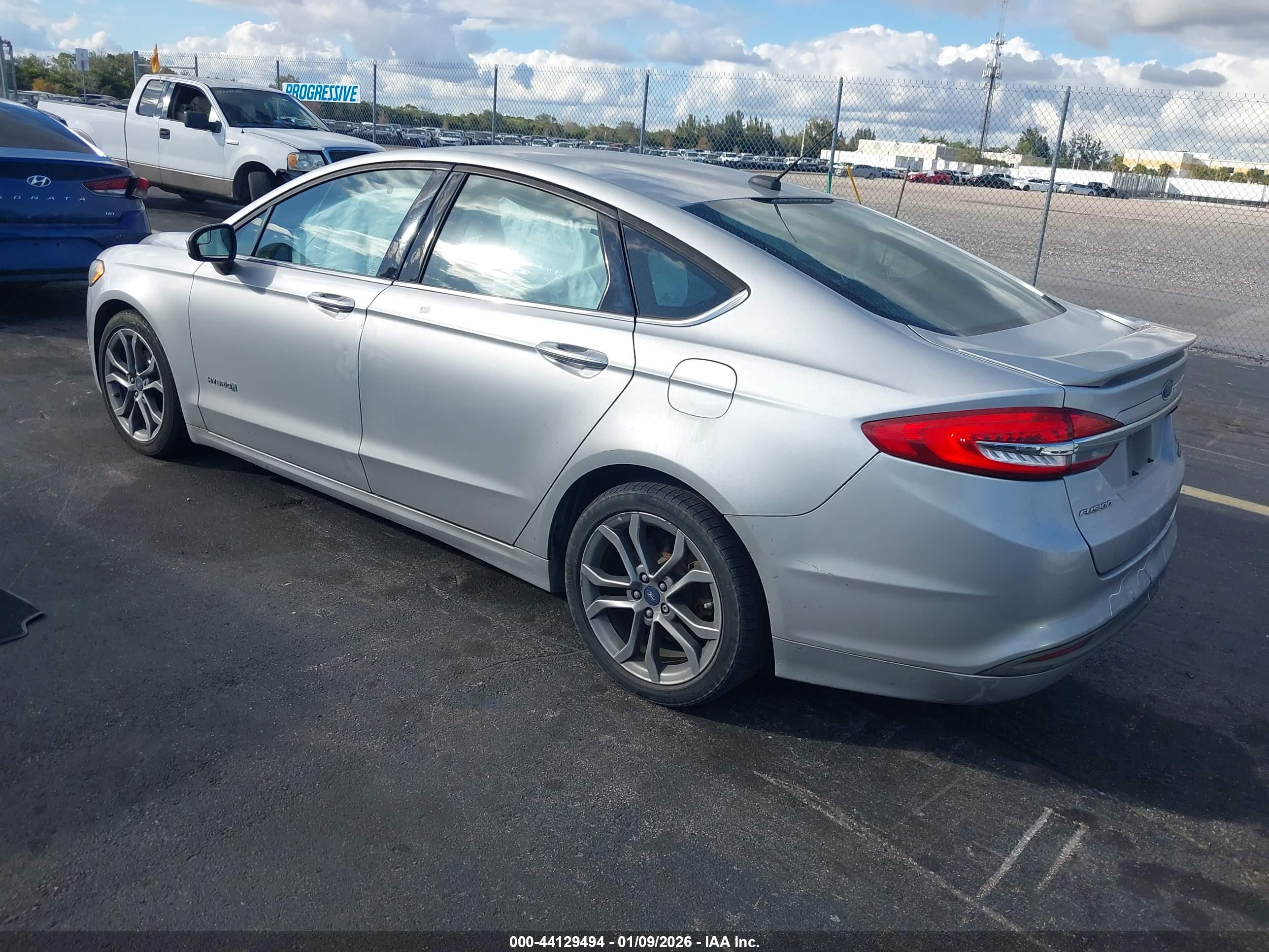 FORD FUSION image 3