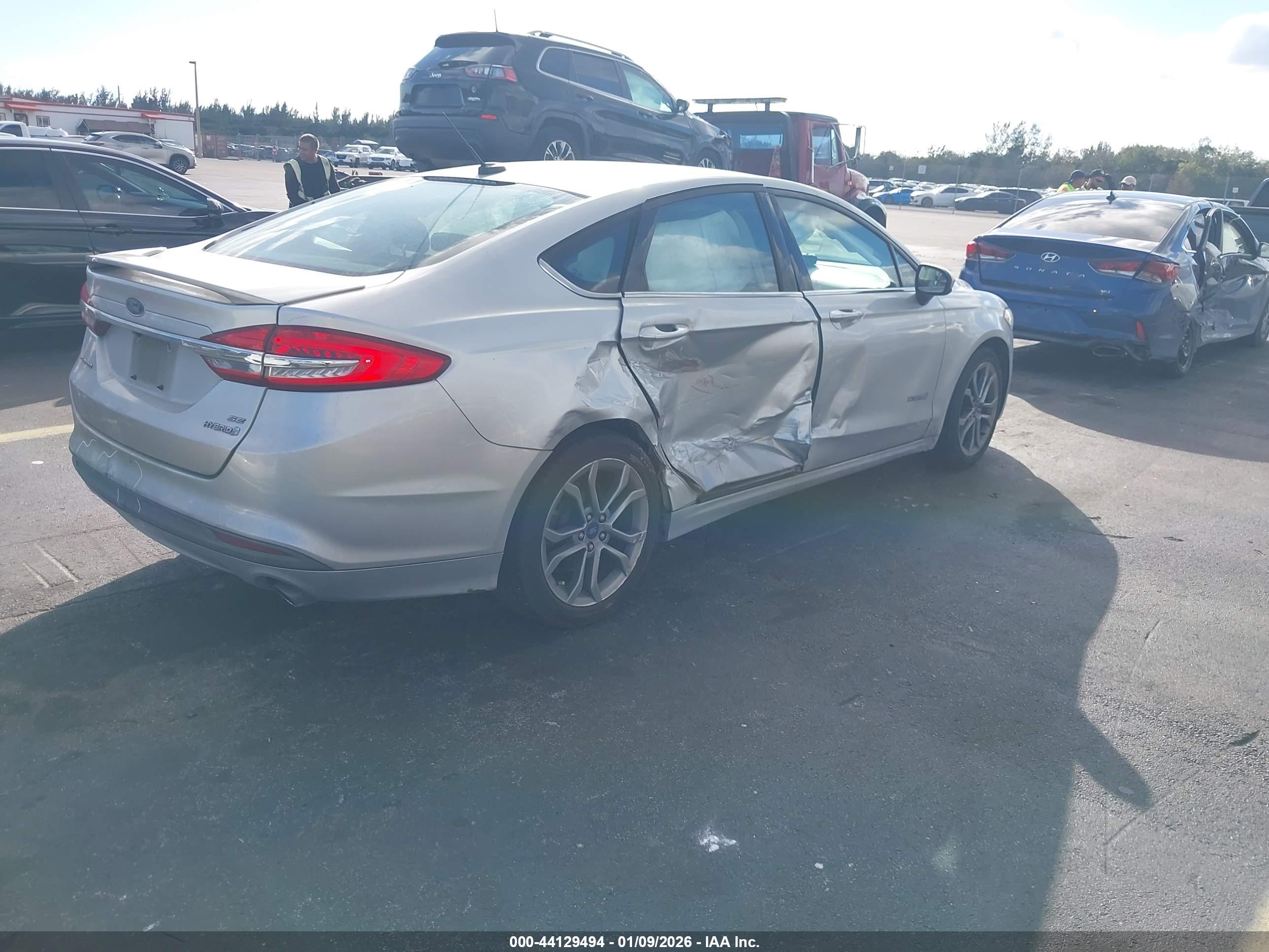 FORD FUSION image 4
