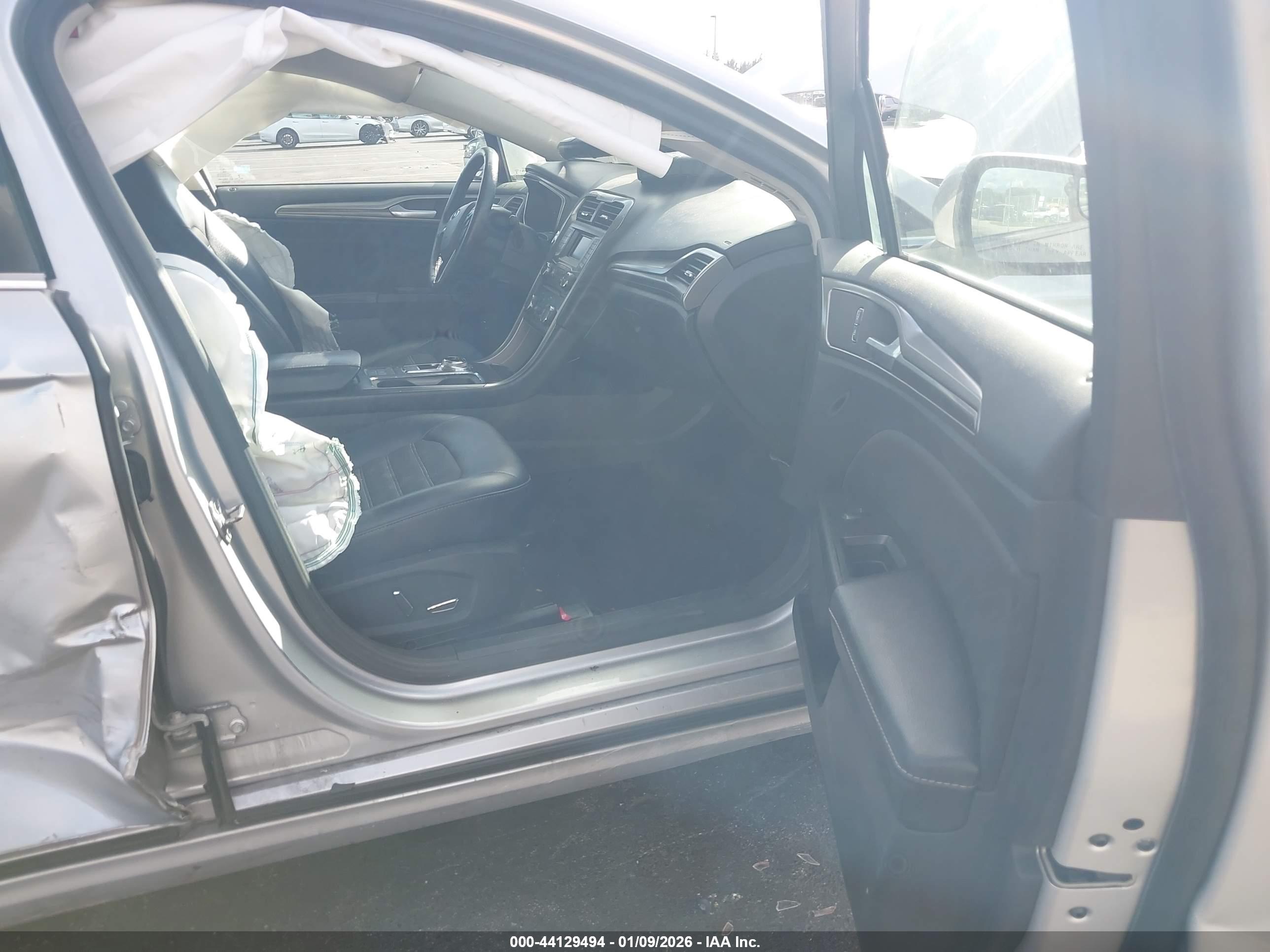 FORD FUSION image 5