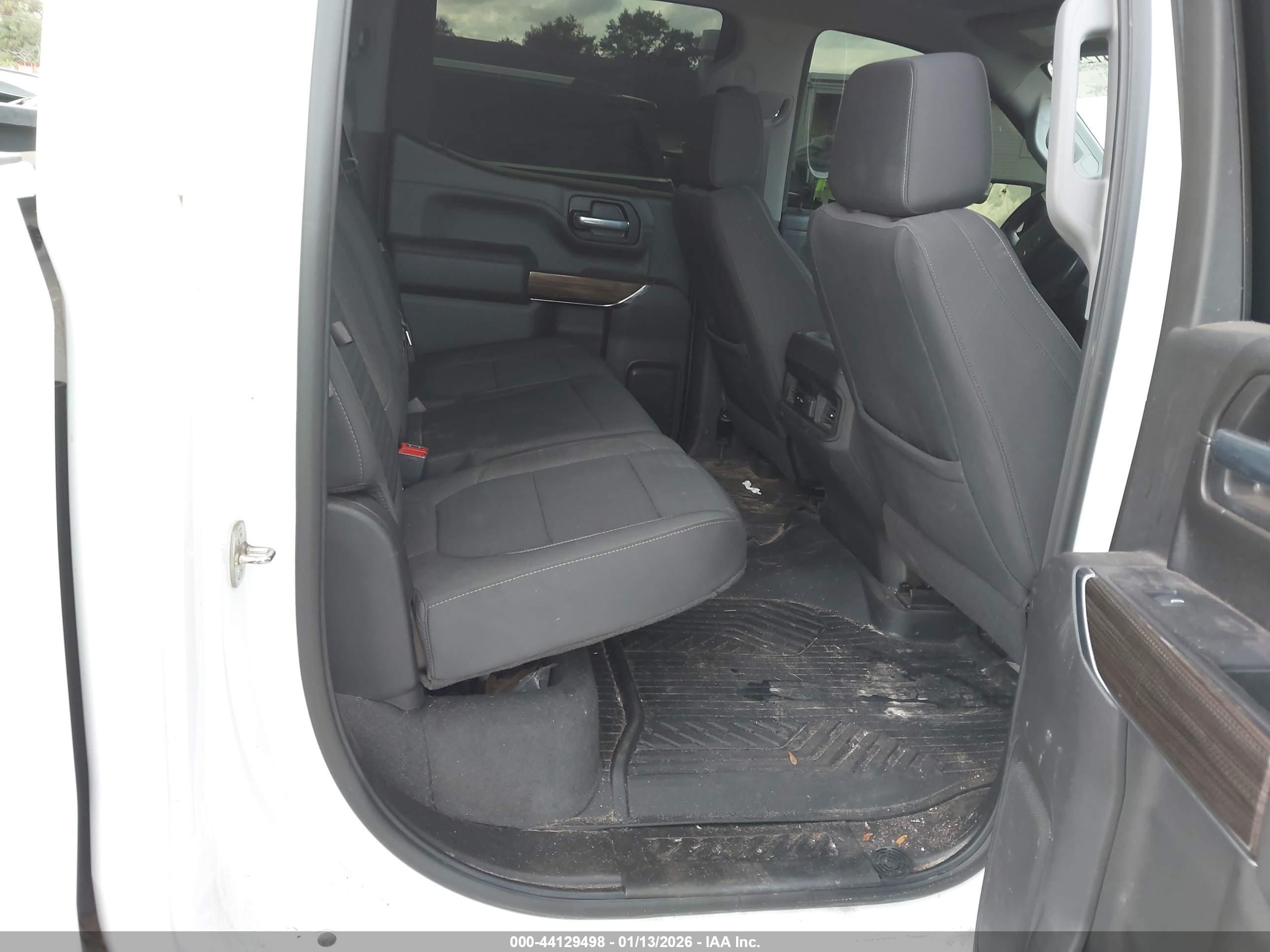 CHEVROLET SILVERADO image 8