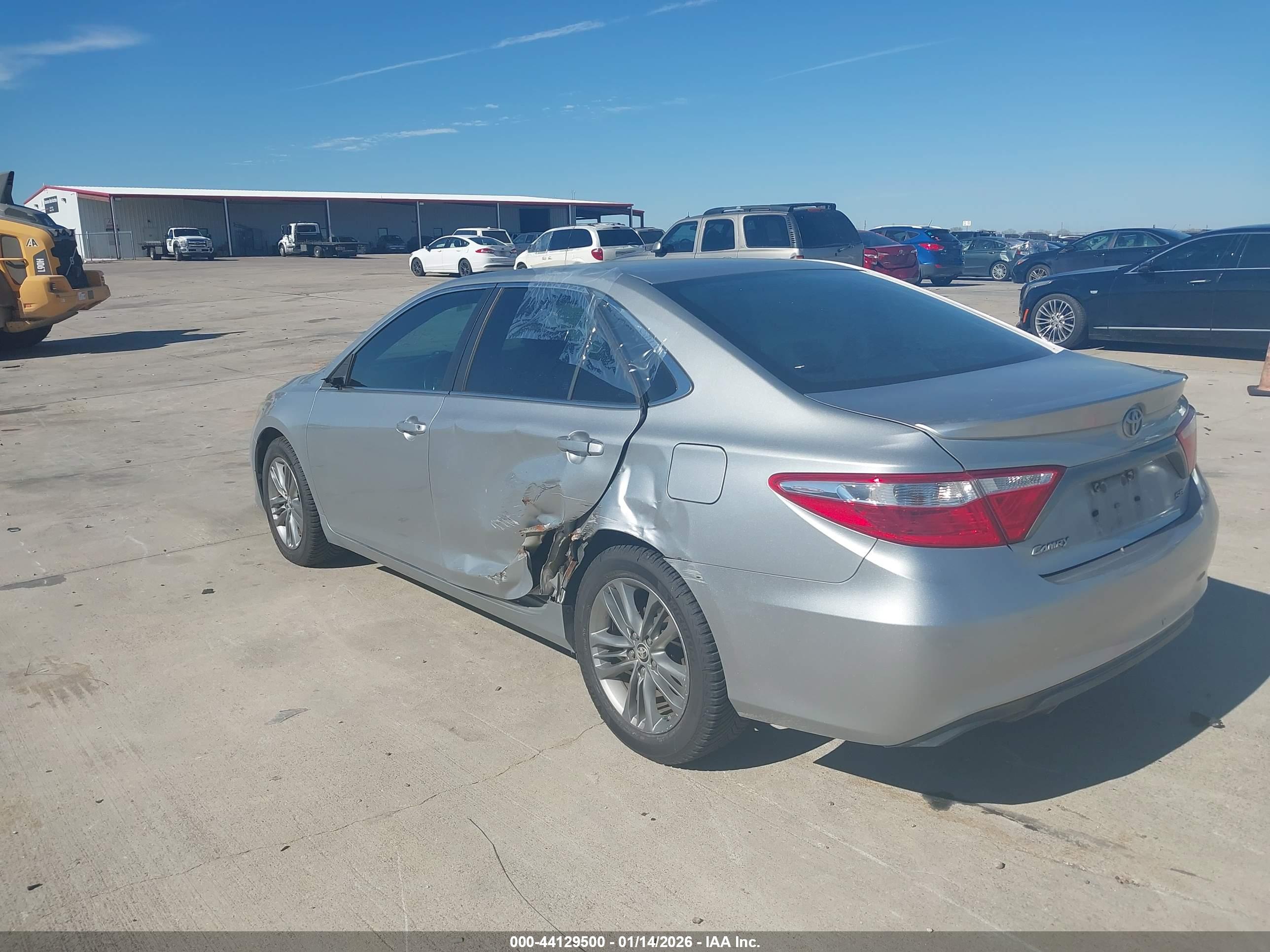 TOYOTA CAMRY image 3
