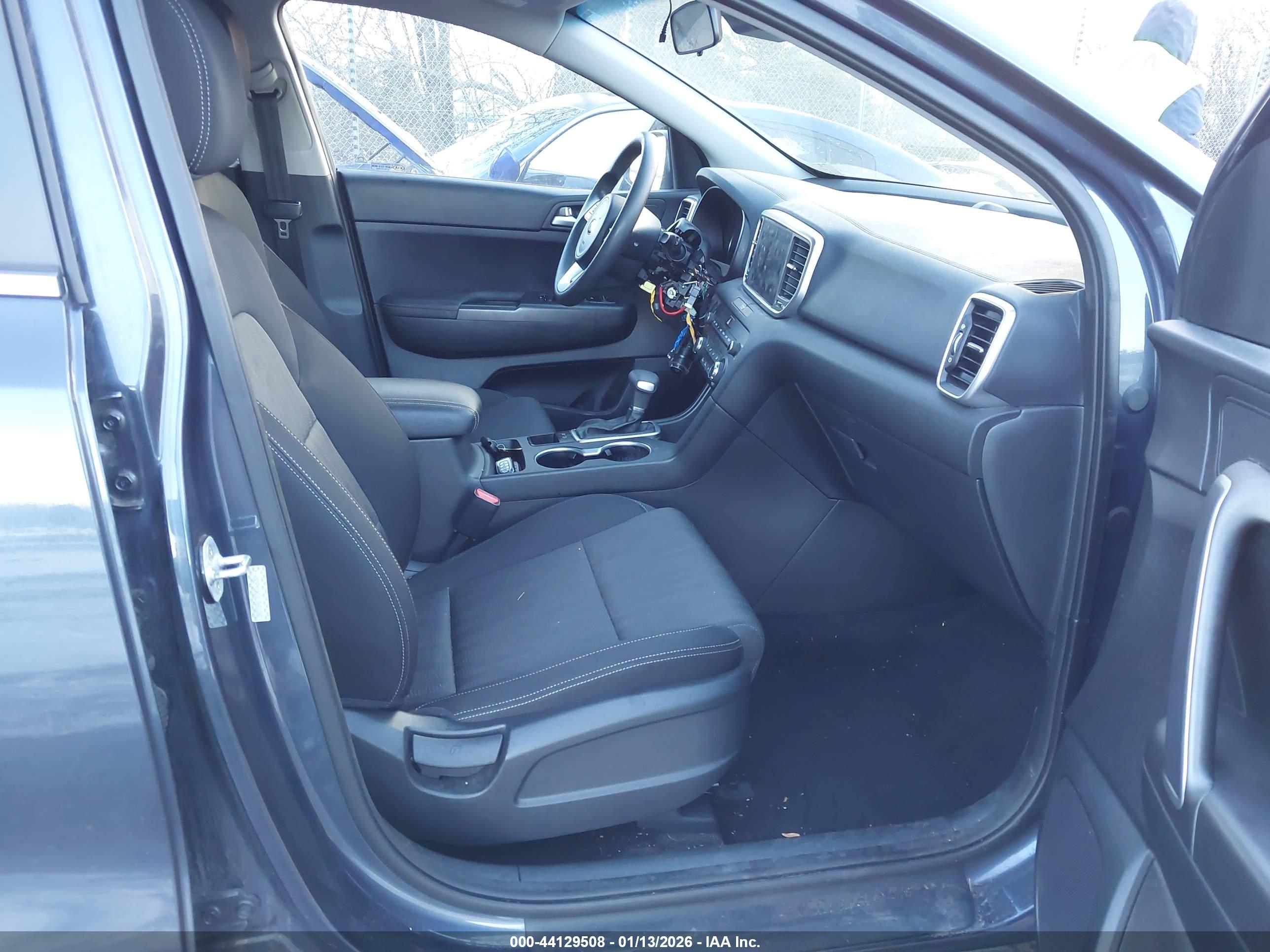 KIA SPORTAGE image 5