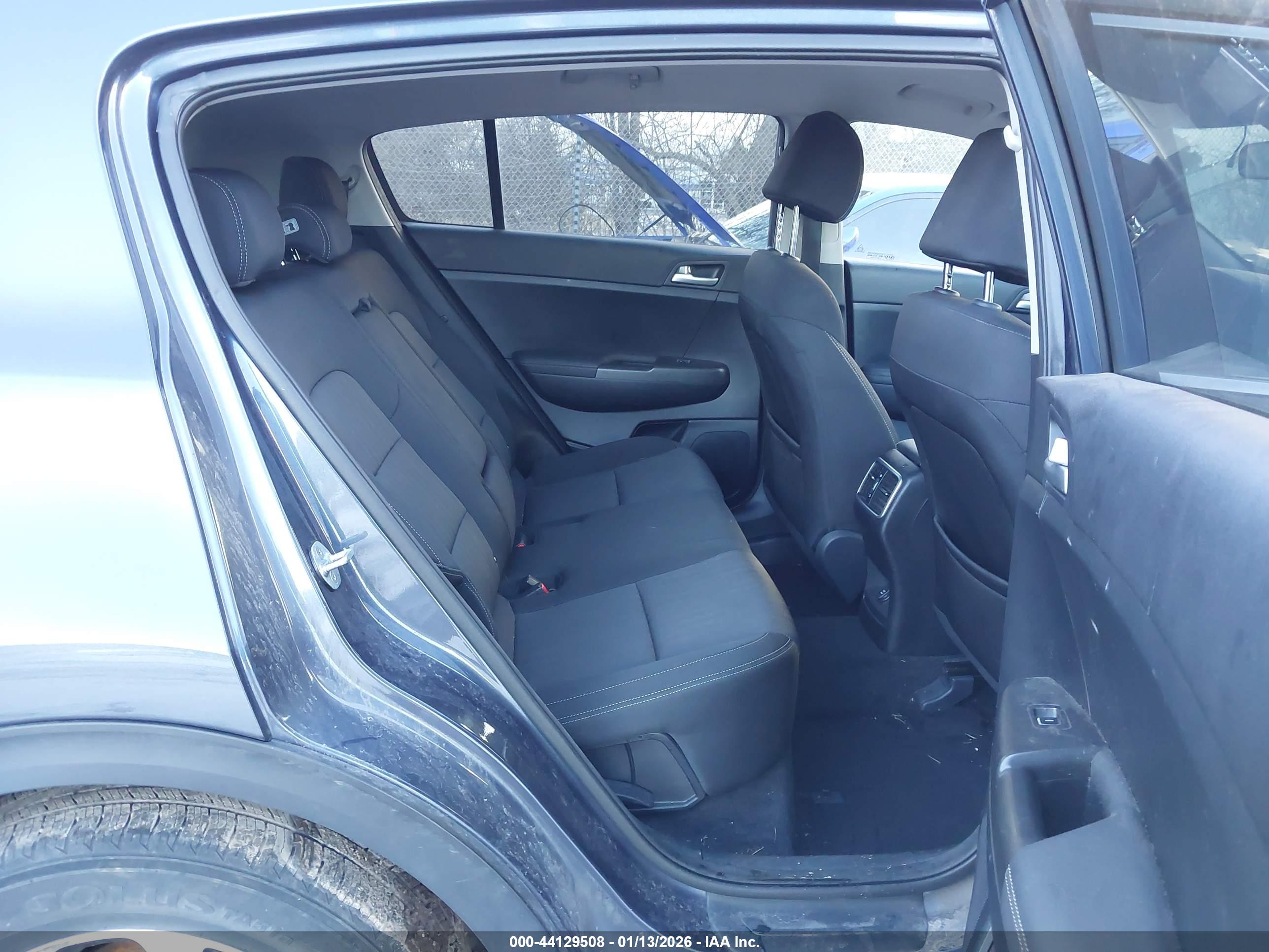 KIA SPORTAGE image 8